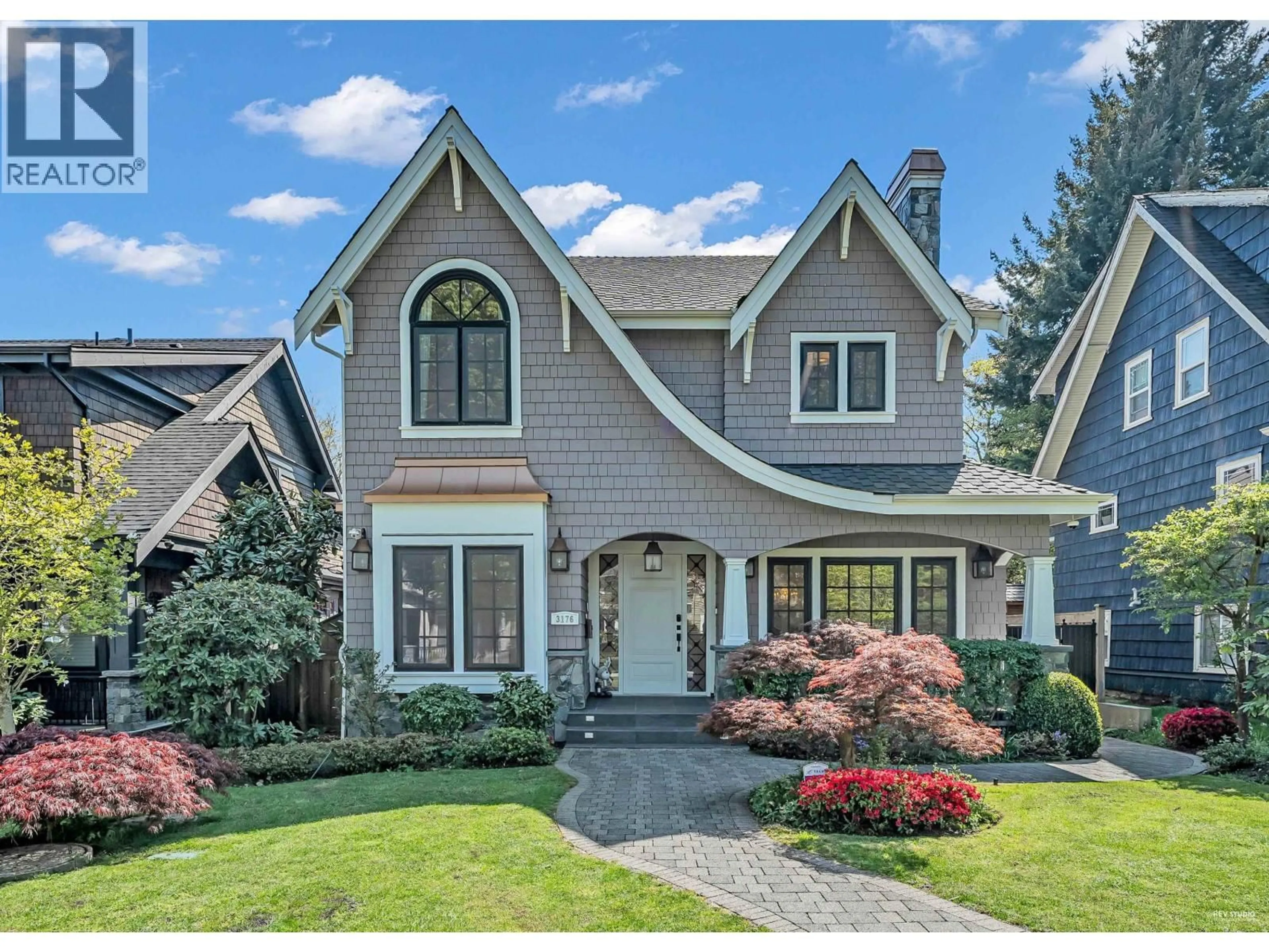 Home with vinyl exterior material, street for 3176 35TH AVENUE, Vancouver British Columbia V6N2M8