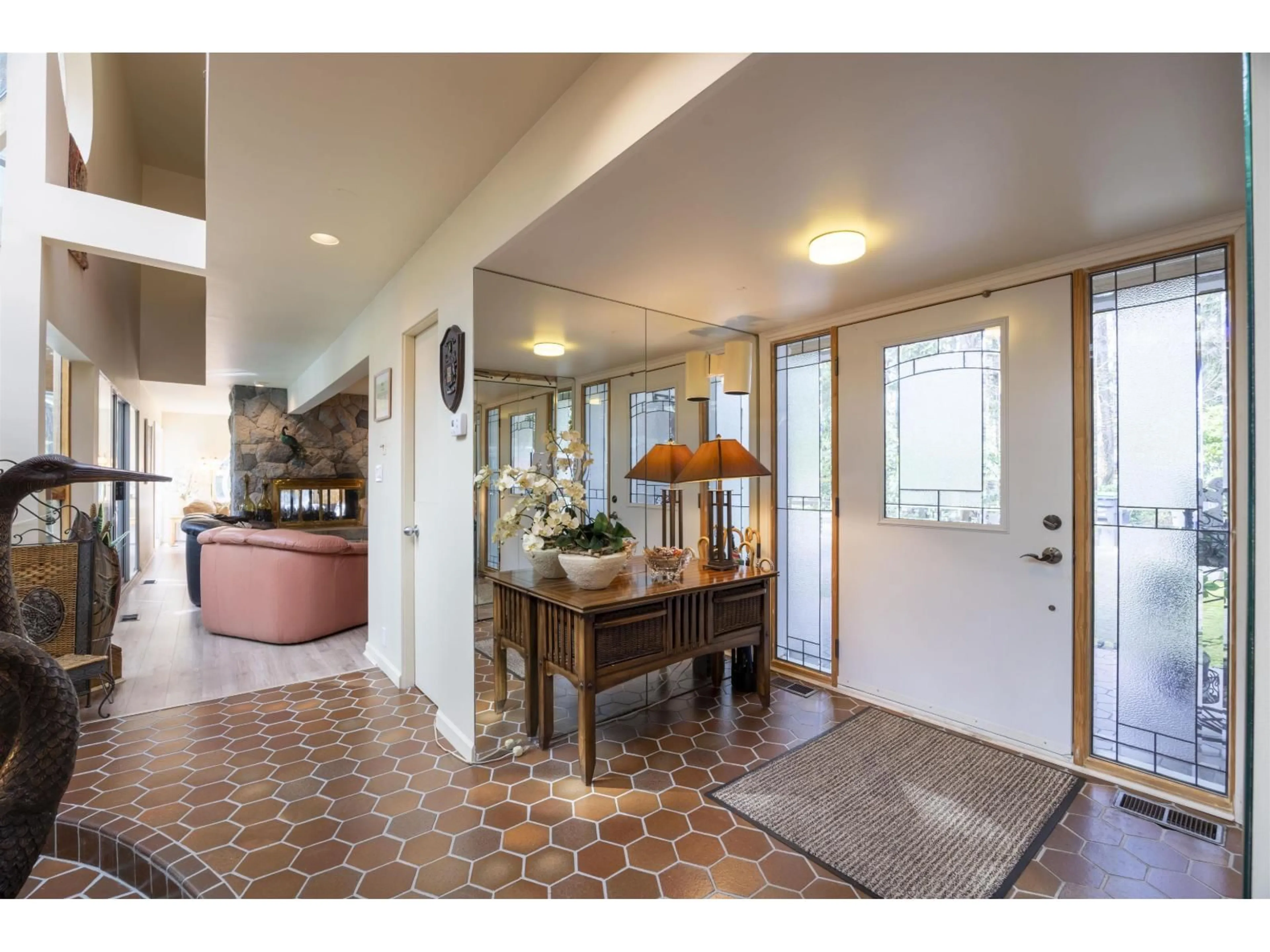 Indoor entryway for 13642 28 AVENUE, Surrey British Columbia V4P1T3