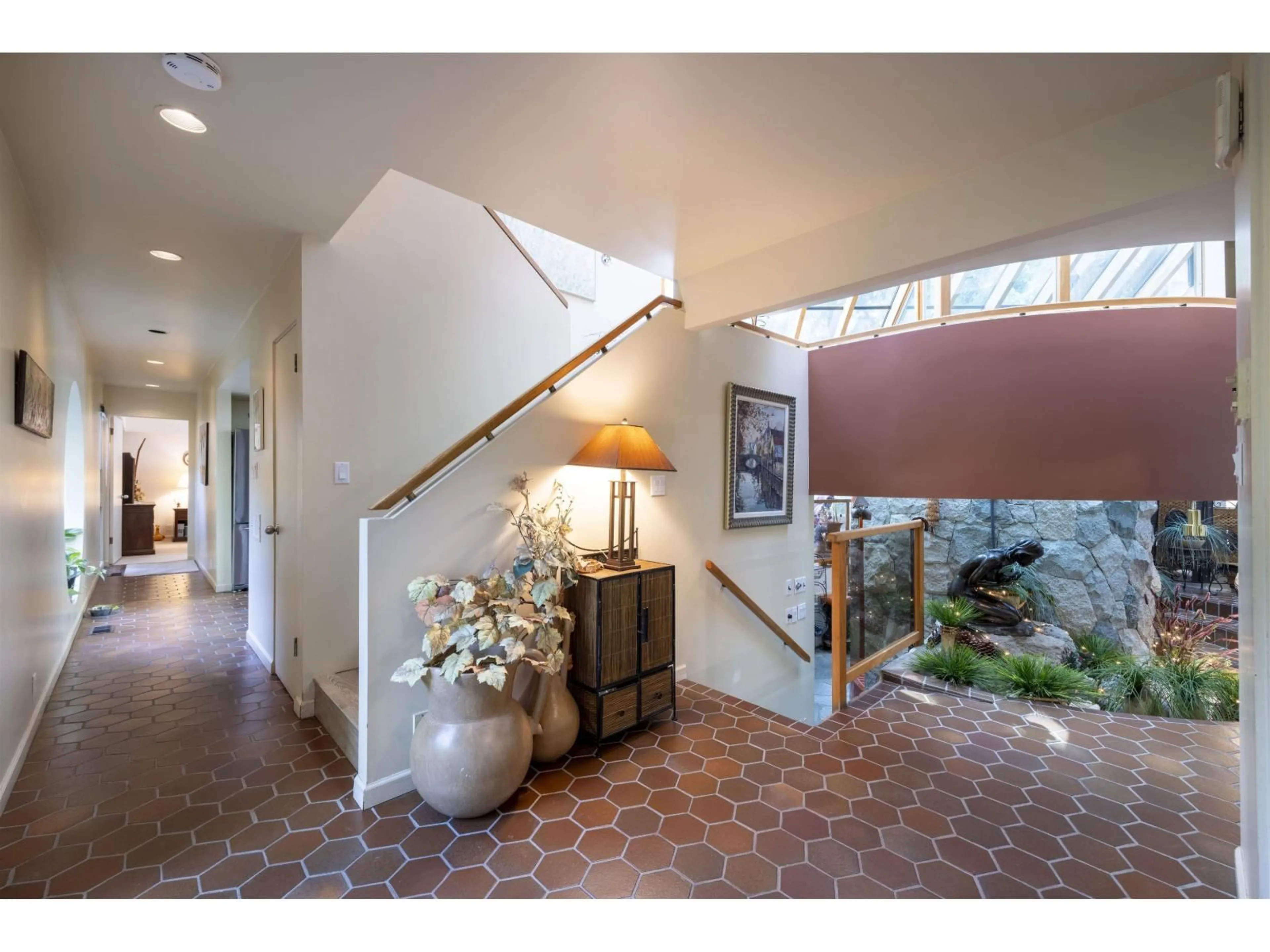 Indoor entryway for 13642 28 AVENUE, Surrey British Columbia V4P1T3