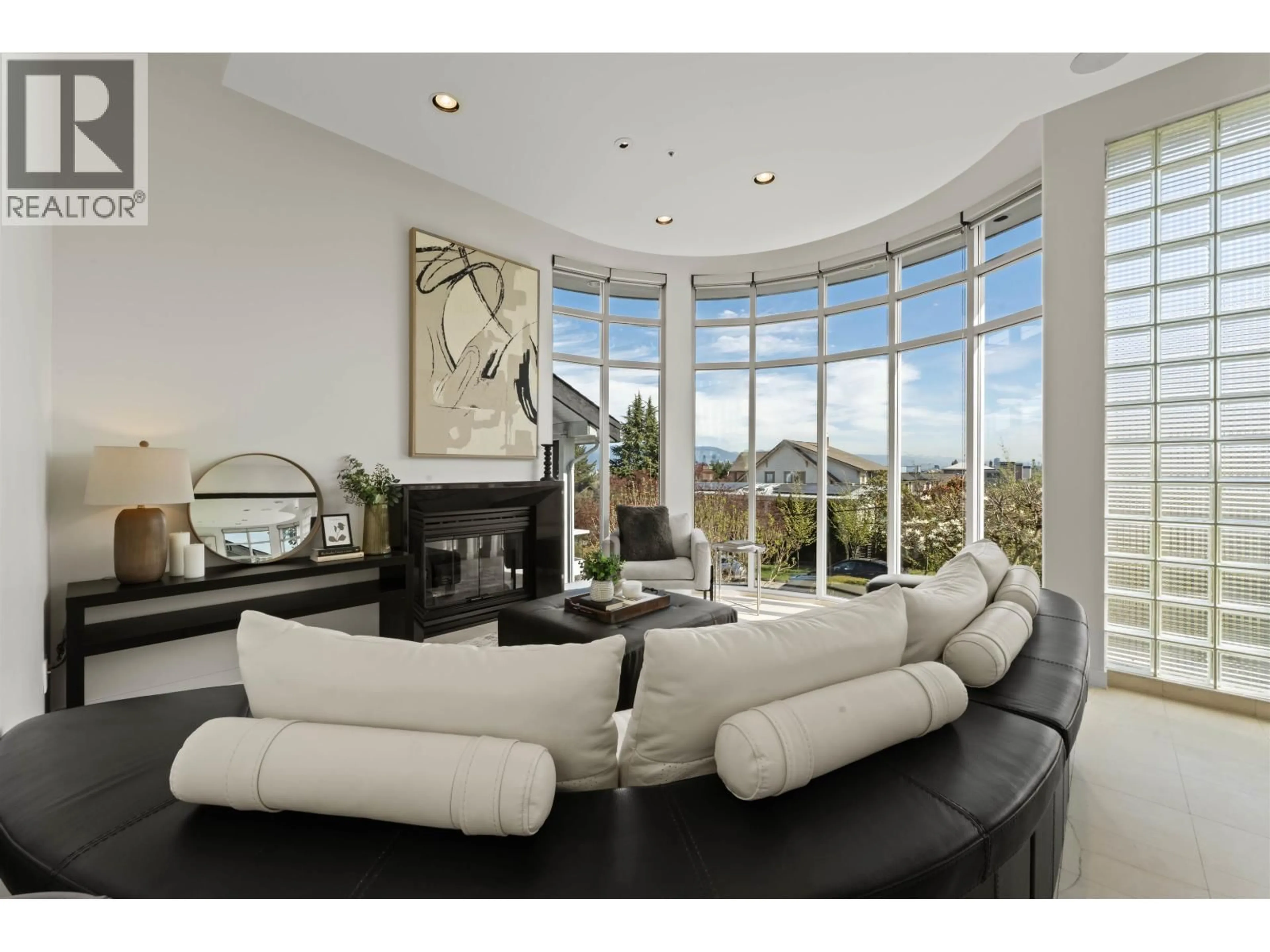 Living room with furniture, ceramic/tile floor for 3043 ALMA STREET, Vancouver British Columbia V6R3S9