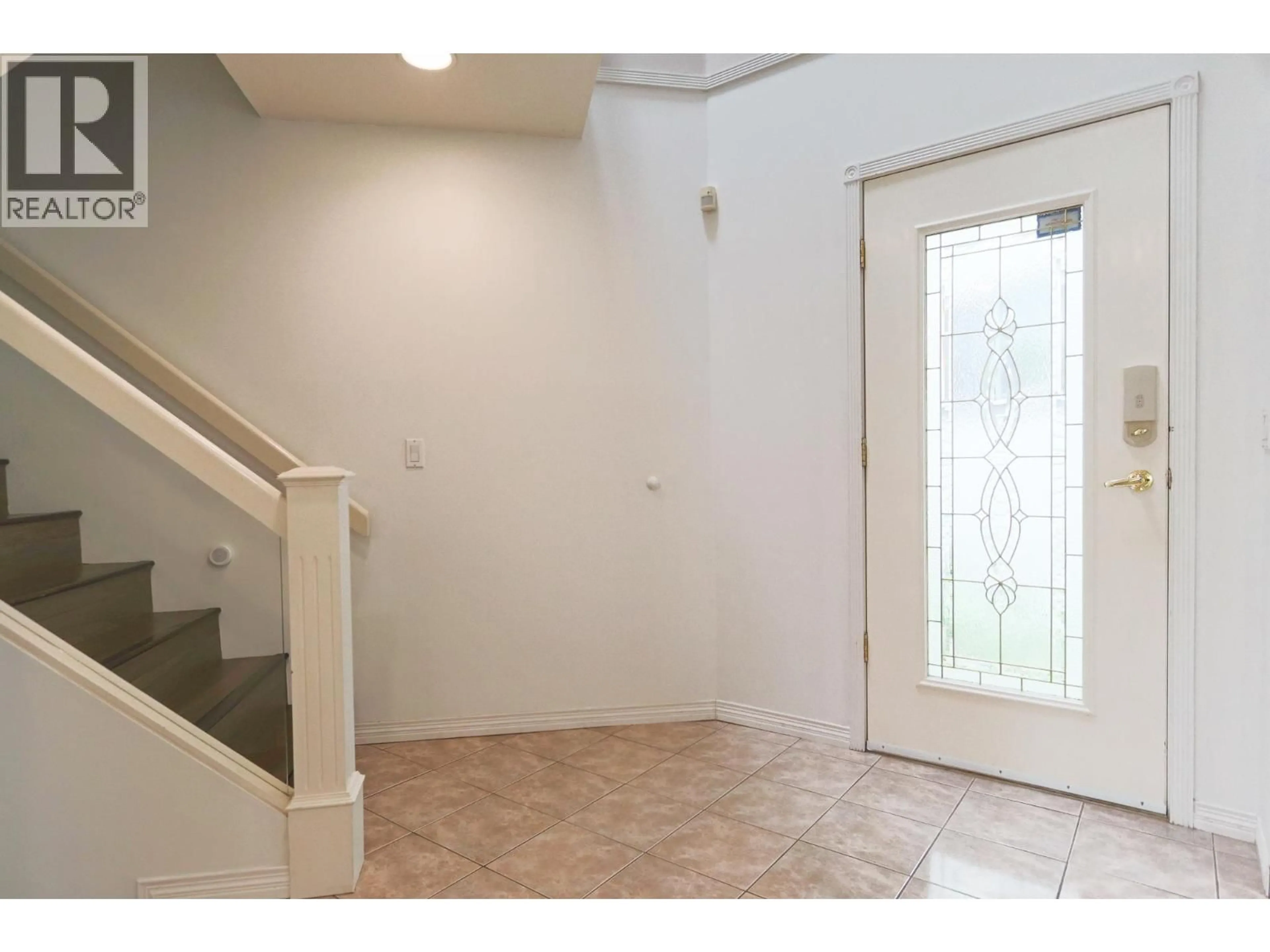 Indoor foyer for 17 - 1615 SHAUGHNESSY STREET, Port Coquitlam British Columbia V3C6K9