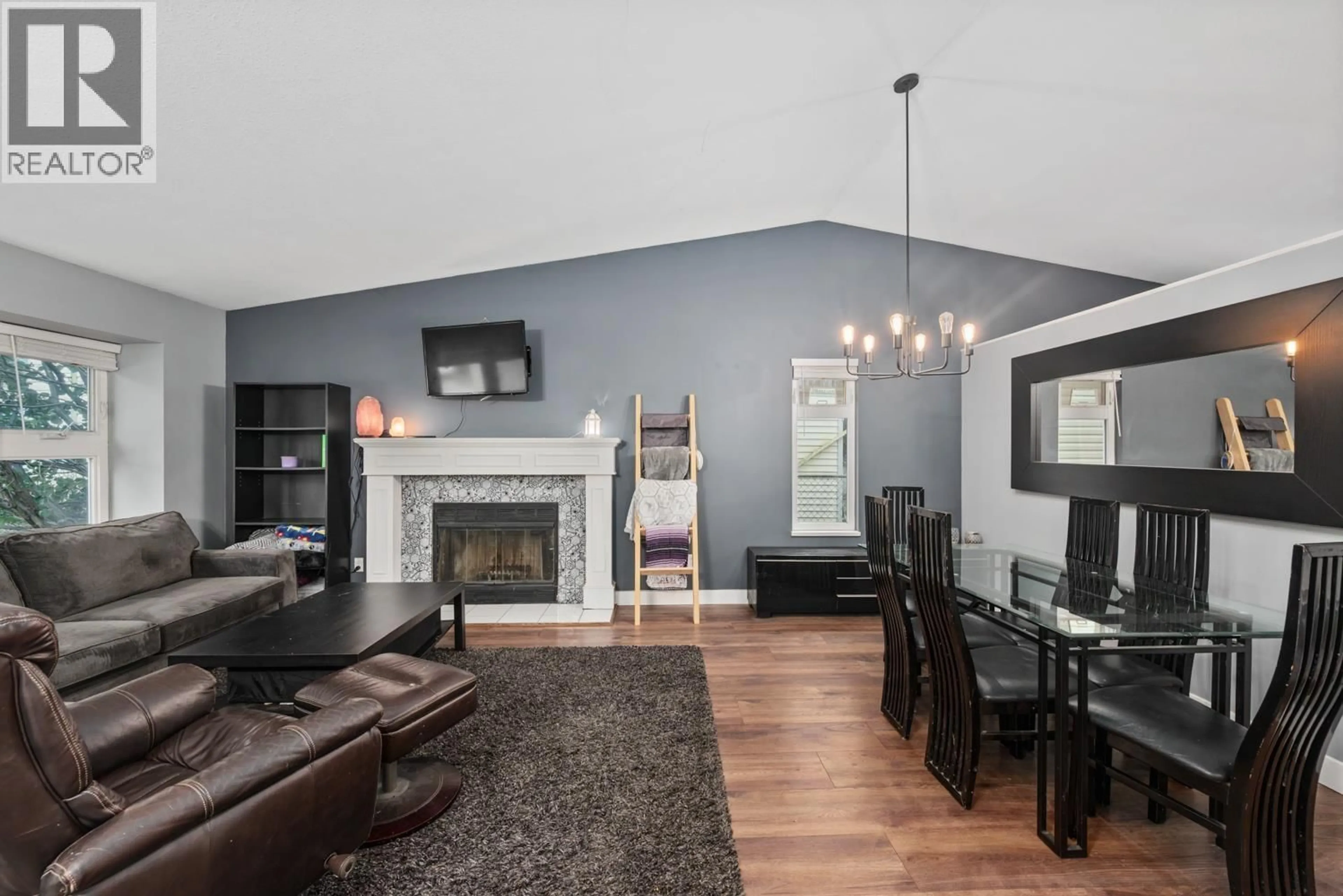 Living room with furniture, wood/laminate floor for 11937 237A STREET, Maple Ridge British Columbia V4R1V9