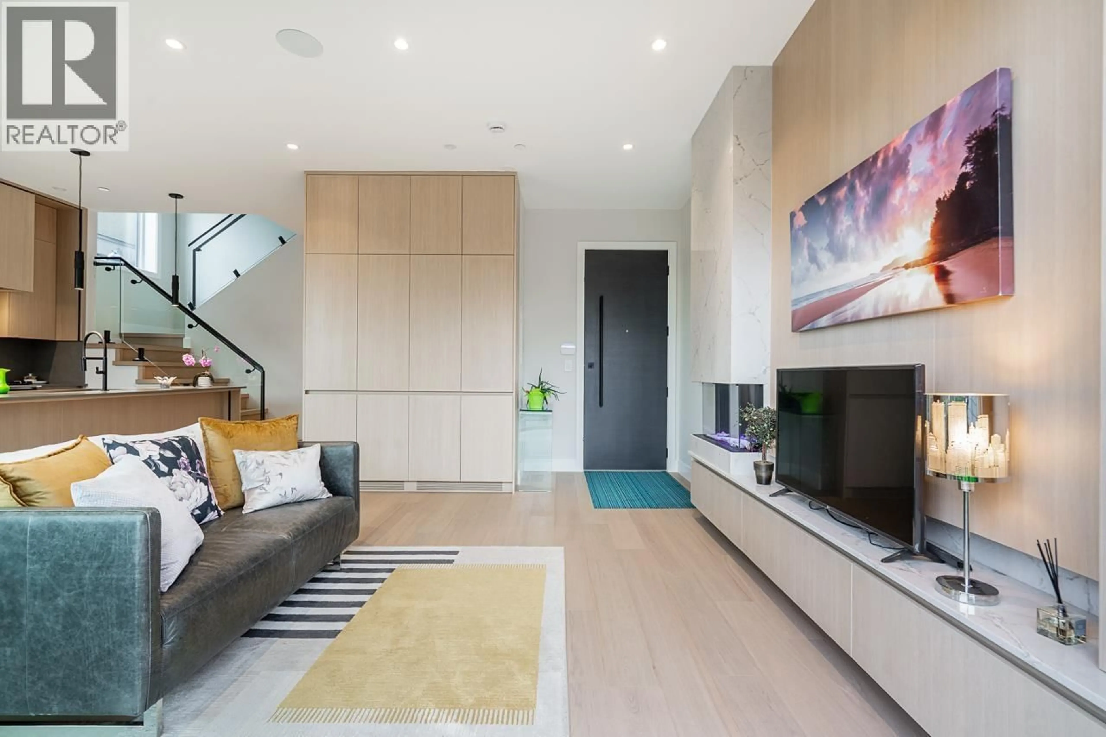 Unknown for 2 - 3674 OXFORD STREET, Vancouver British Columbia V5K1P3