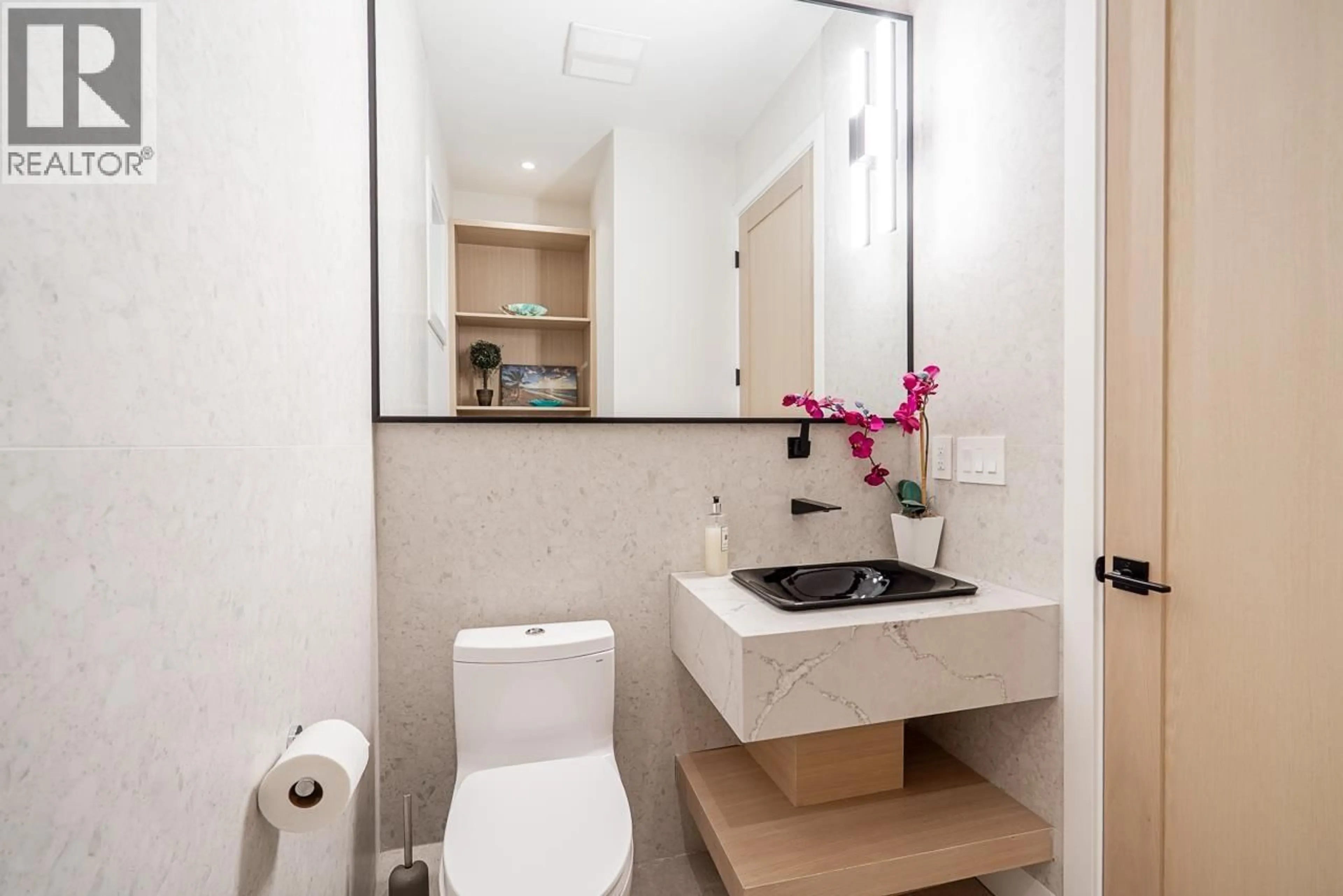 Standard bathroom, ceramic/tile floor for 2 - 3674 OXFORD STREET, Vancouver British Columbia V5K1P3