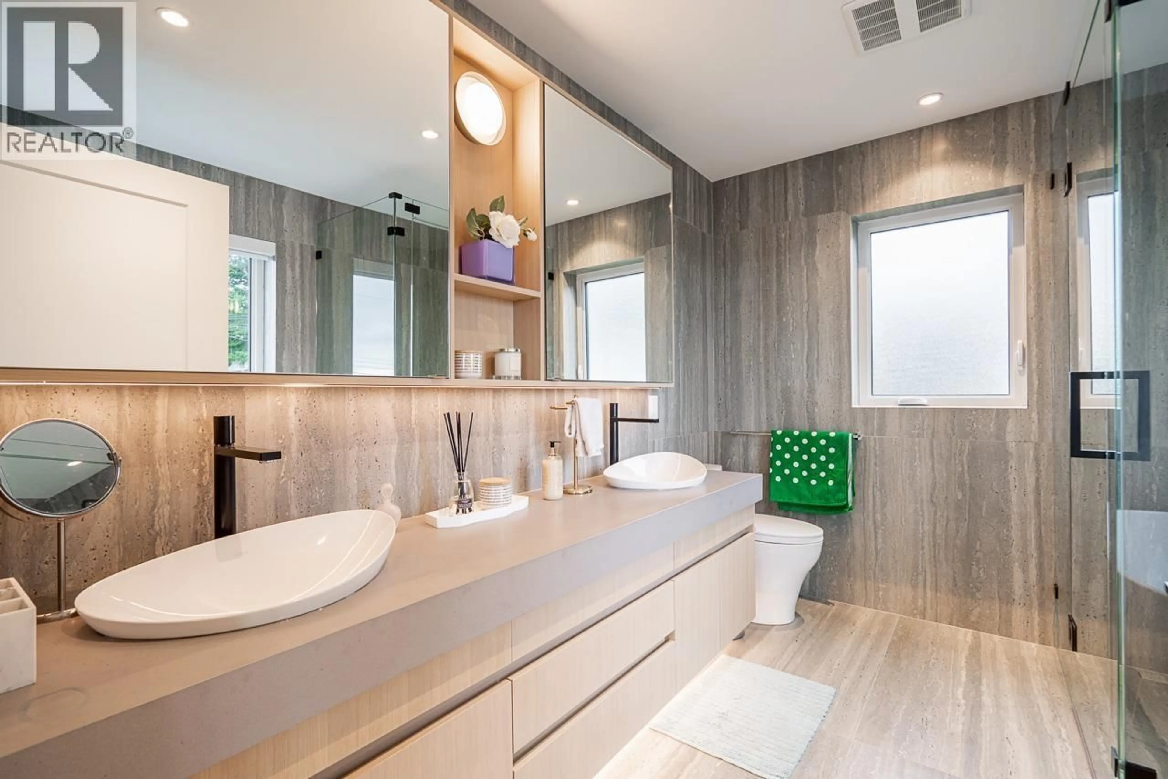 Contemporary bathroom, ceramic/tile floor for 2 - 3674 OXFORD STREET, Vancouver British Columbia V5K1P3