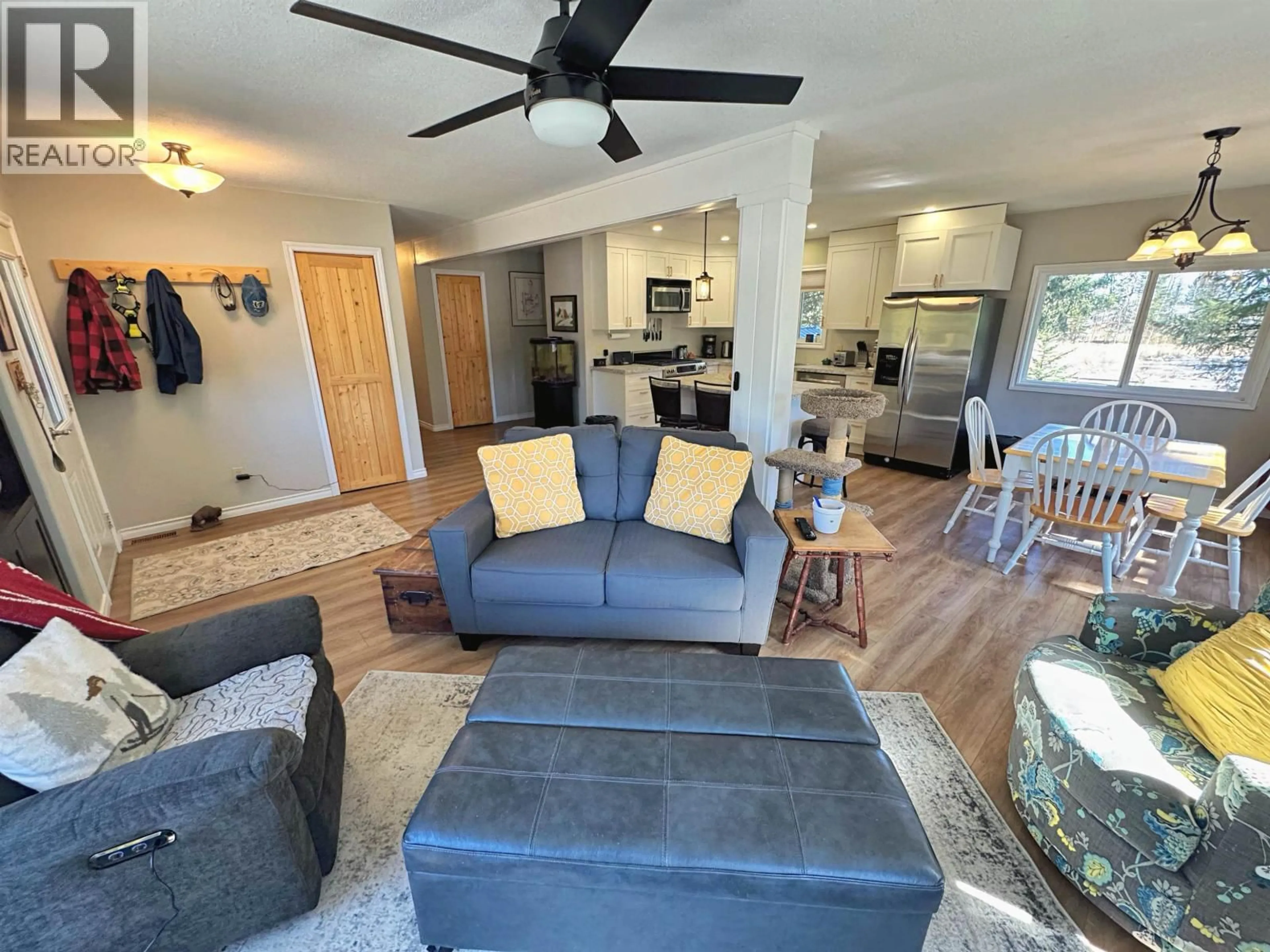 Living room with furniture, unknown for 6982 INMAN ROAD, Lone Butte British Columbia V0K1X0