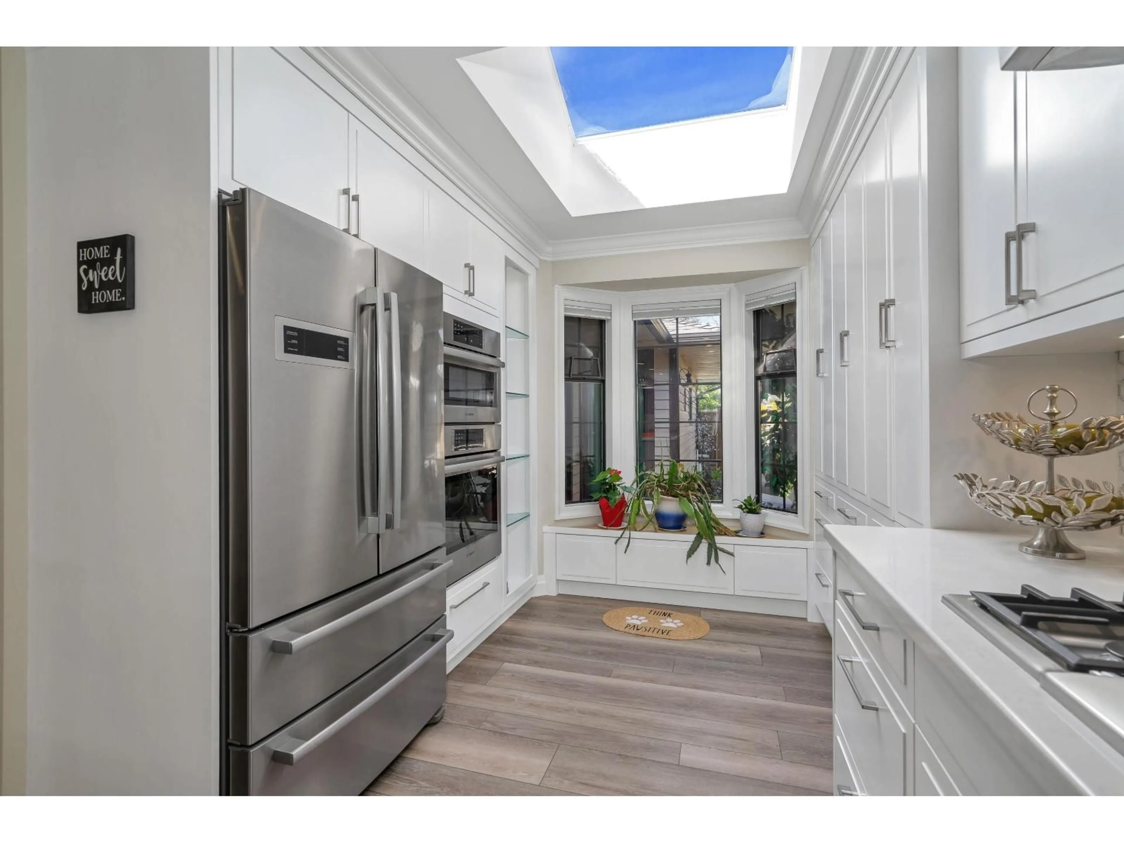 Contemporary kitchen, ceramic/tile floor for 4 - 15148 20 AVENUE, Surrey British Columbia V4A8S1