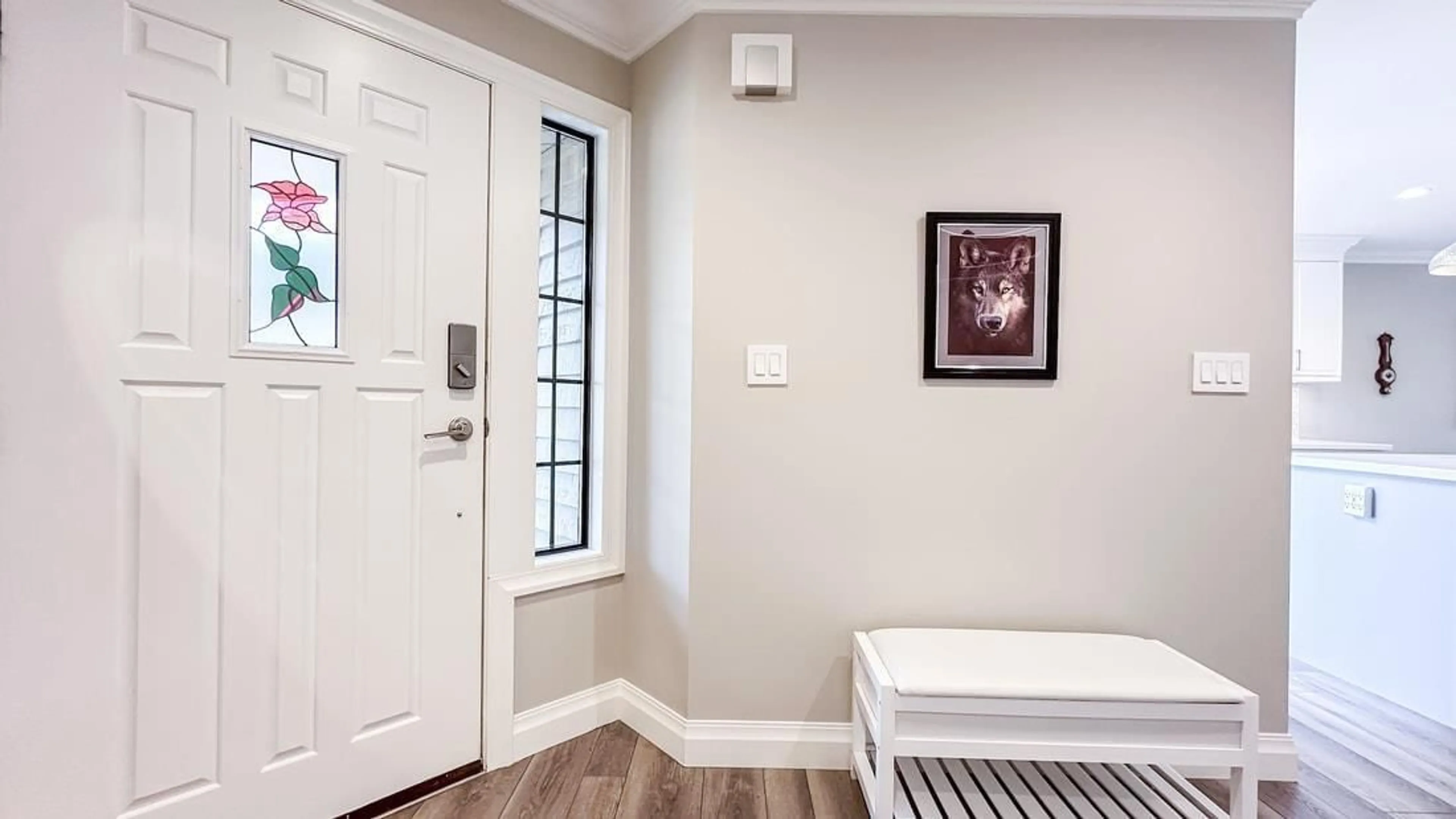 Indoor entryway for 4 - 15148 20 AVENUE, Surrey British Columbia V4A8S1