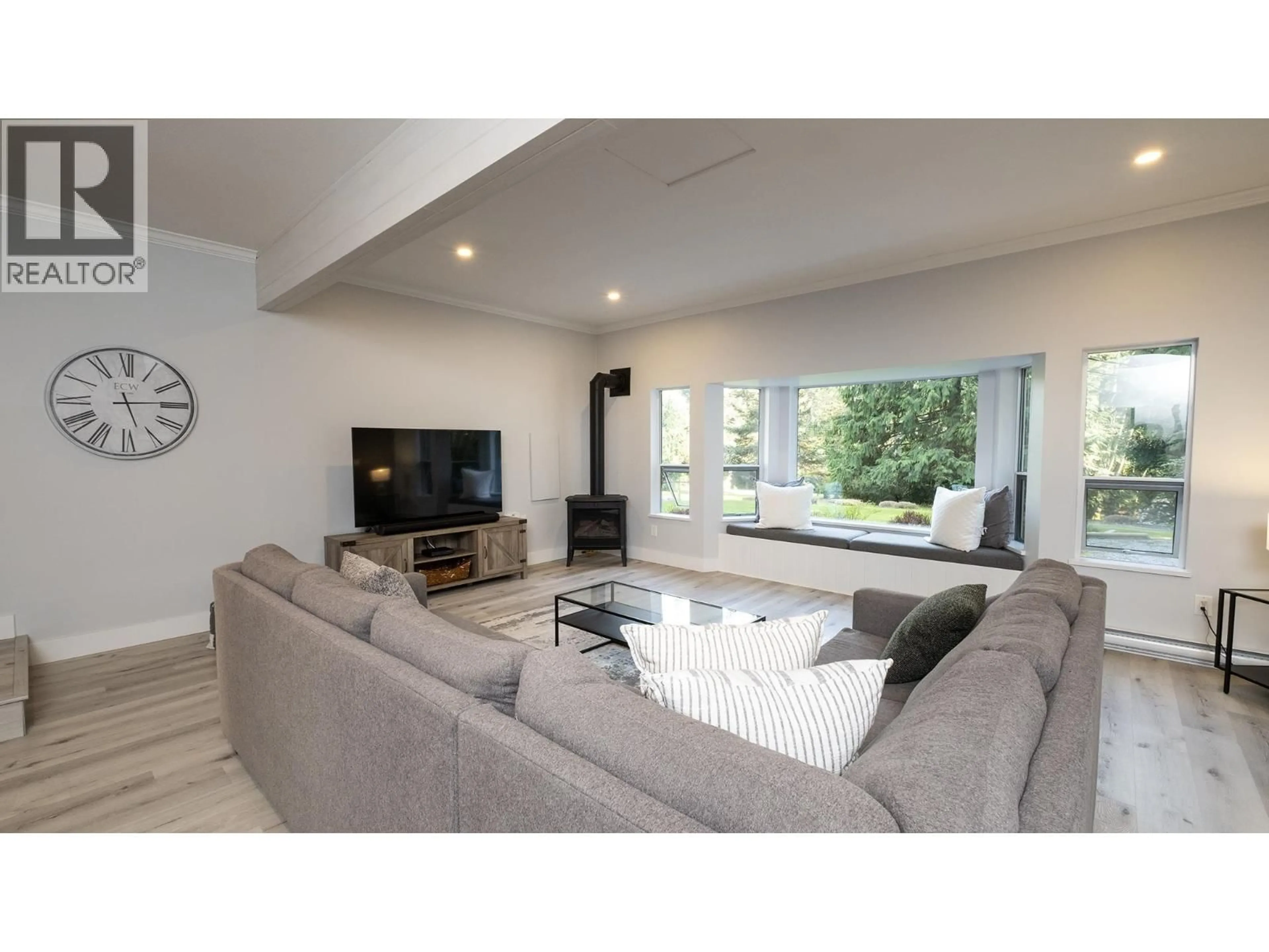 Living room with furniture, unknown for 1148 GOWER POINT ROAD, Gibsons British Columbia V0N1V3