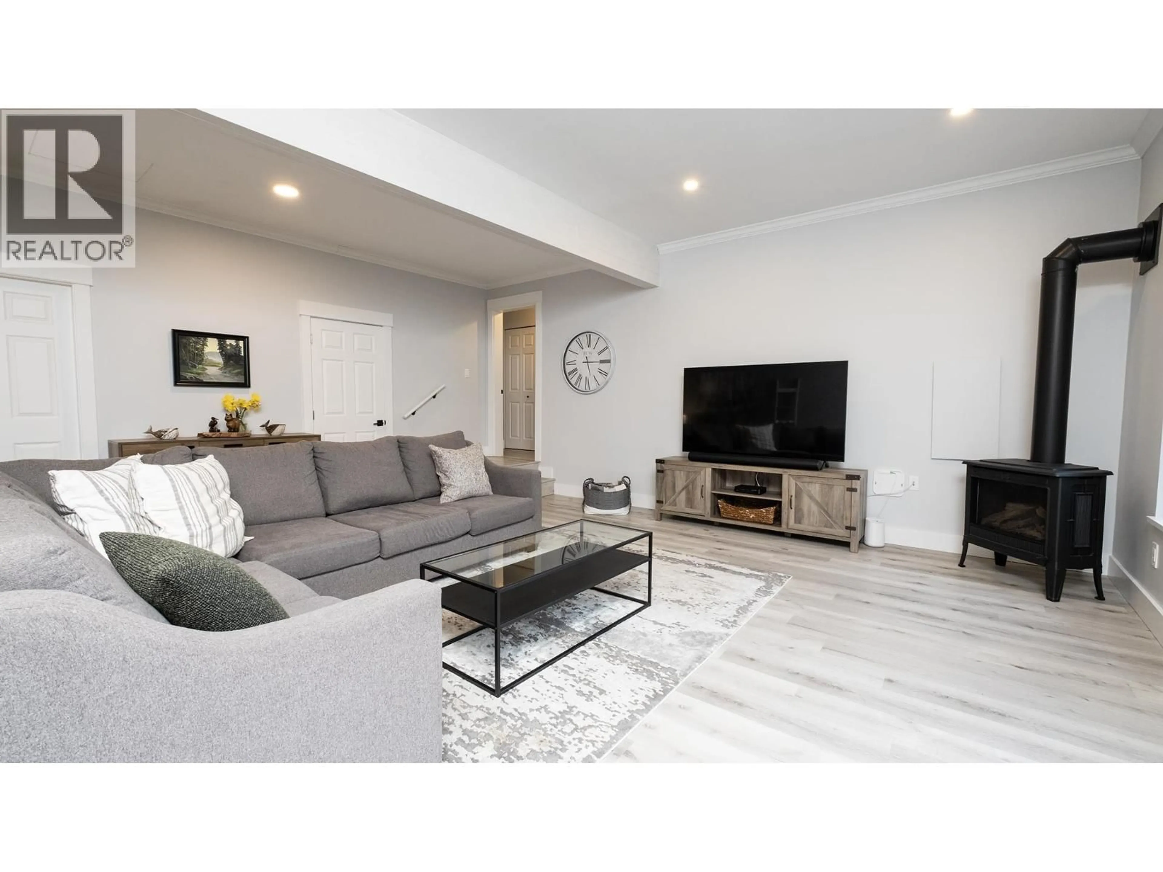 Living room with furniture, unknown for 1148 GOWER POINT ROAD, Gibsons British Columbia V0N1V3