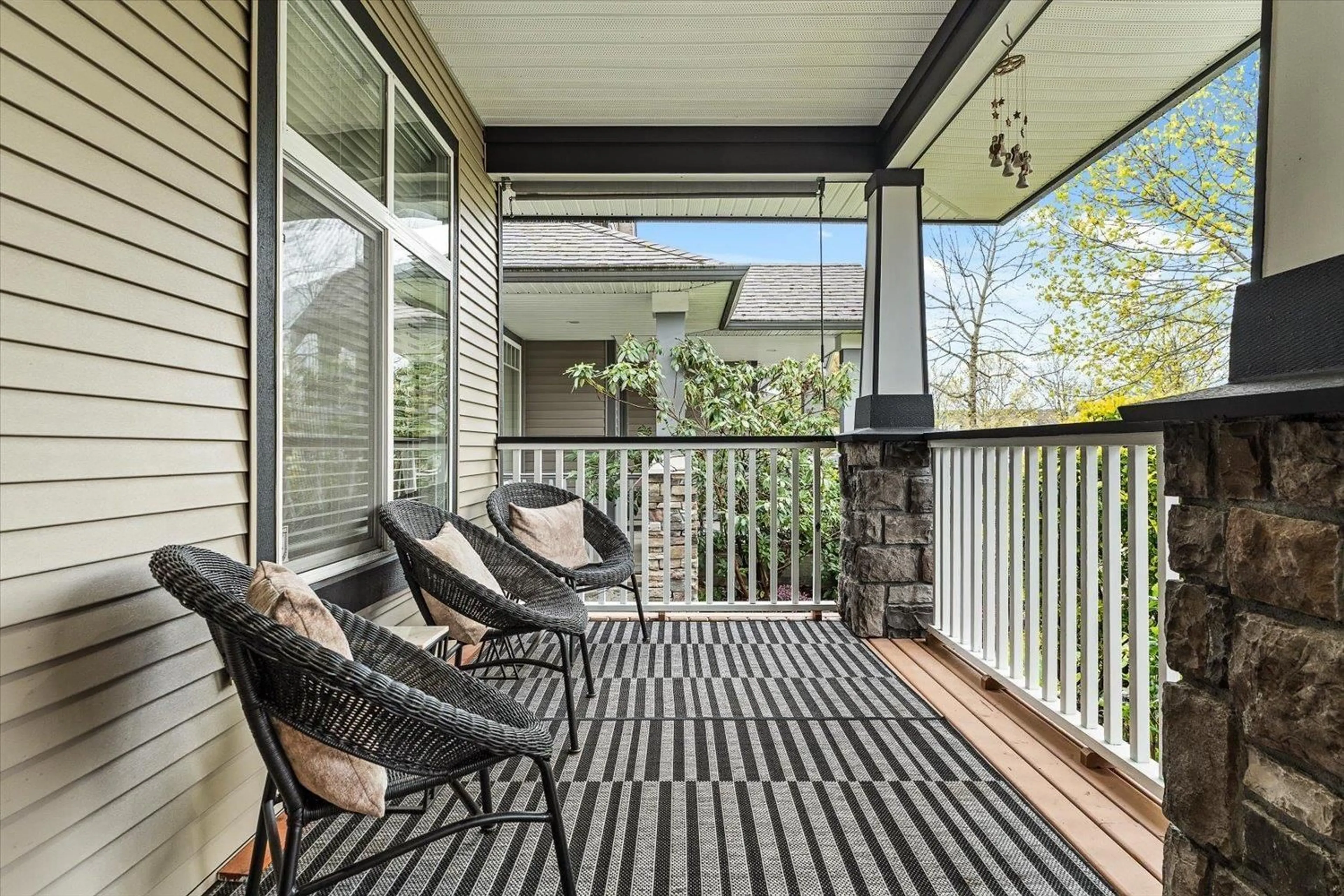 Patio, street for 19152 68B AVENUE, Surrey British Columbia V4N5P5