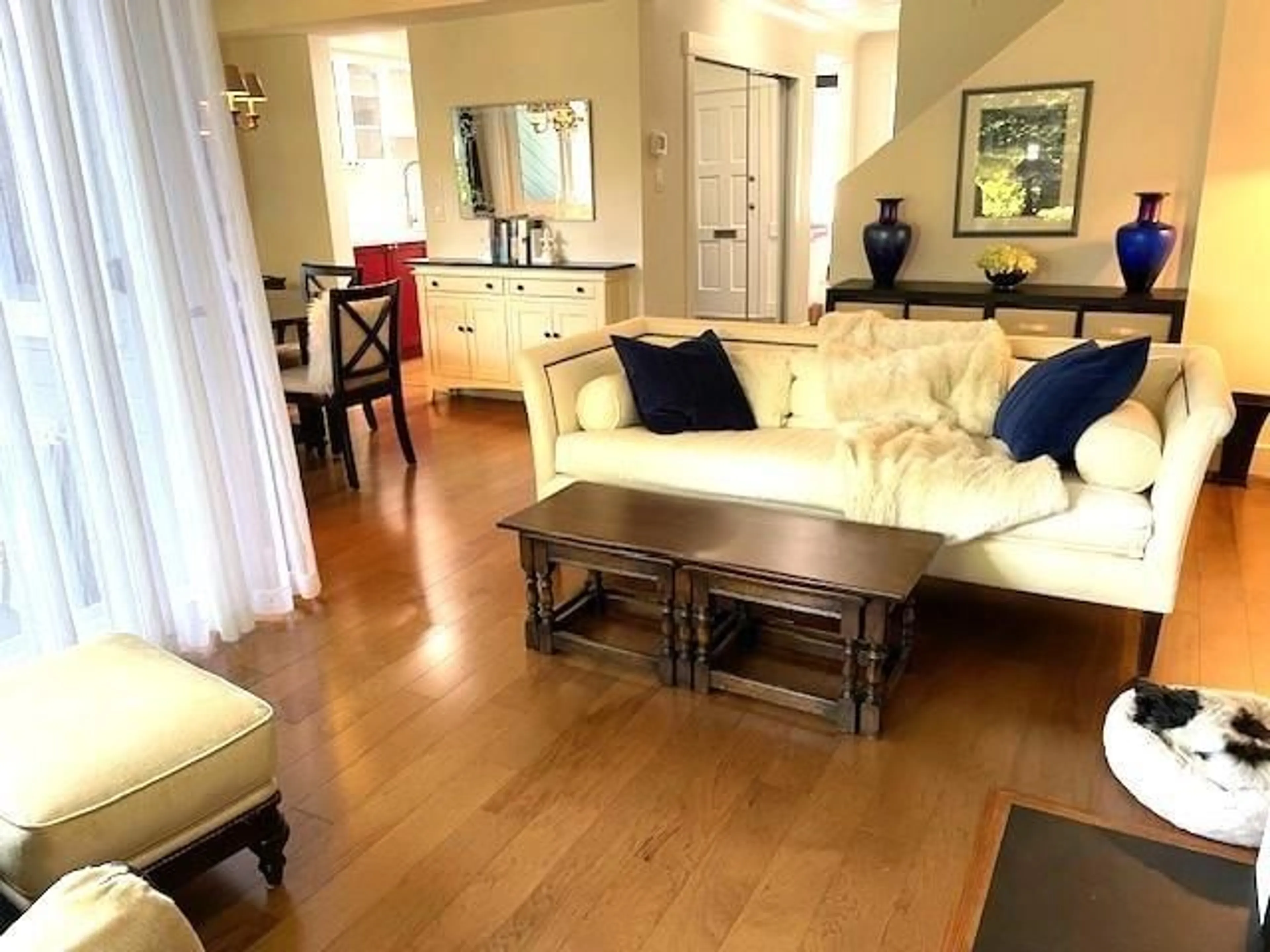 Living room with furniture, wood/laminate floor for 15863 ALDER PLACE, Surrey British Columbia V4A5J1