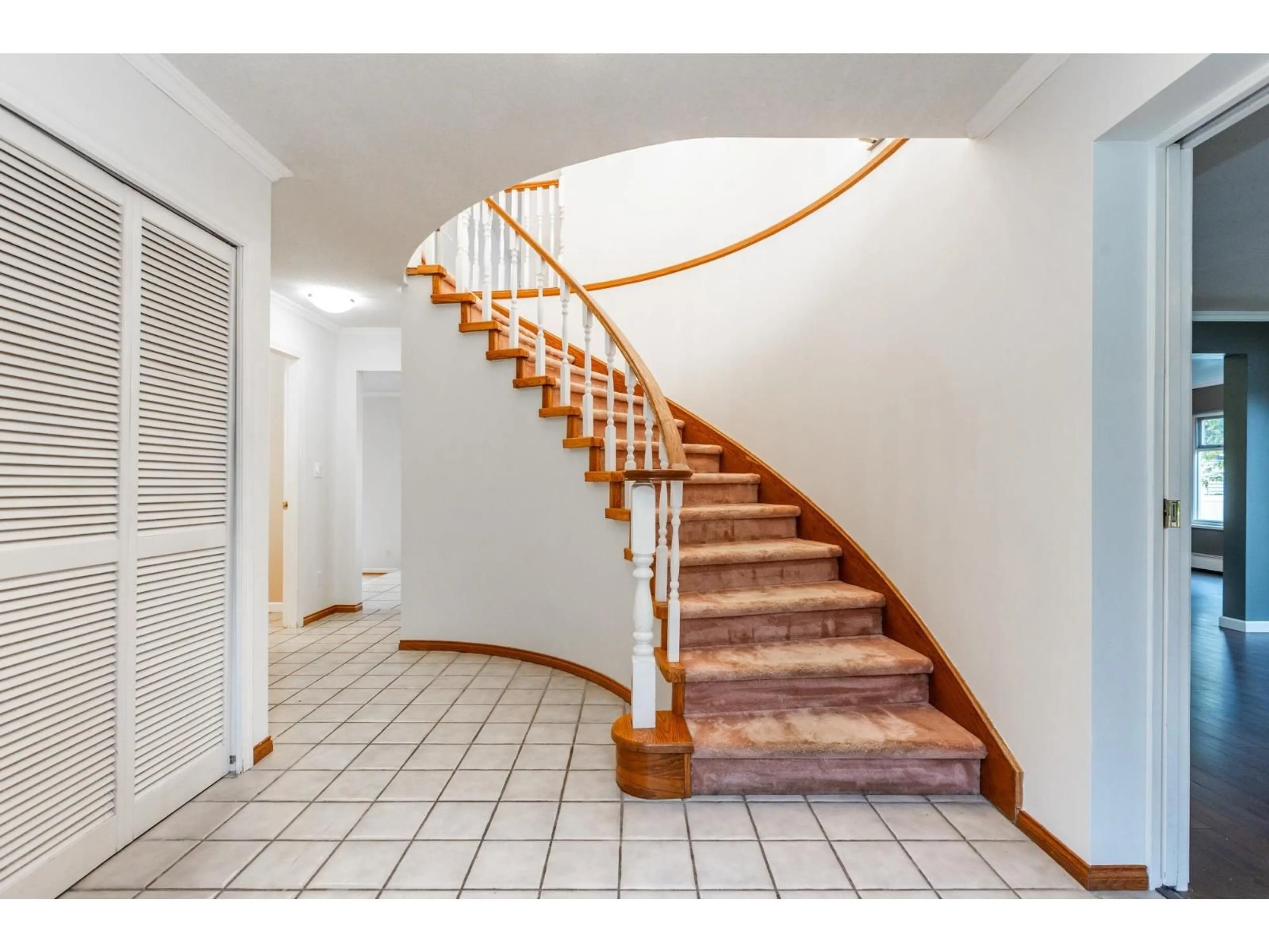 Unknown for 8072 170A STREET, Surrey British Columbia V4N3G4