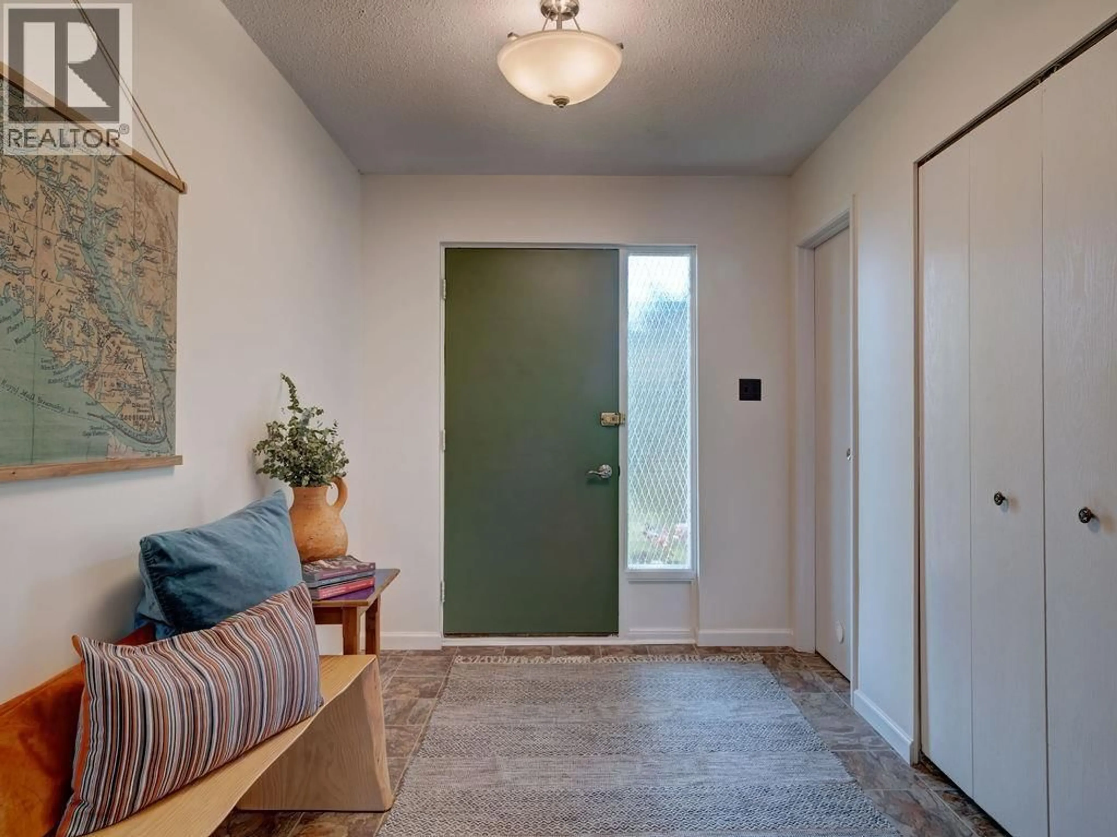 Indoor entryway for 1175 MARINE DRIVE, Gibsons British Columbia V0N1V1