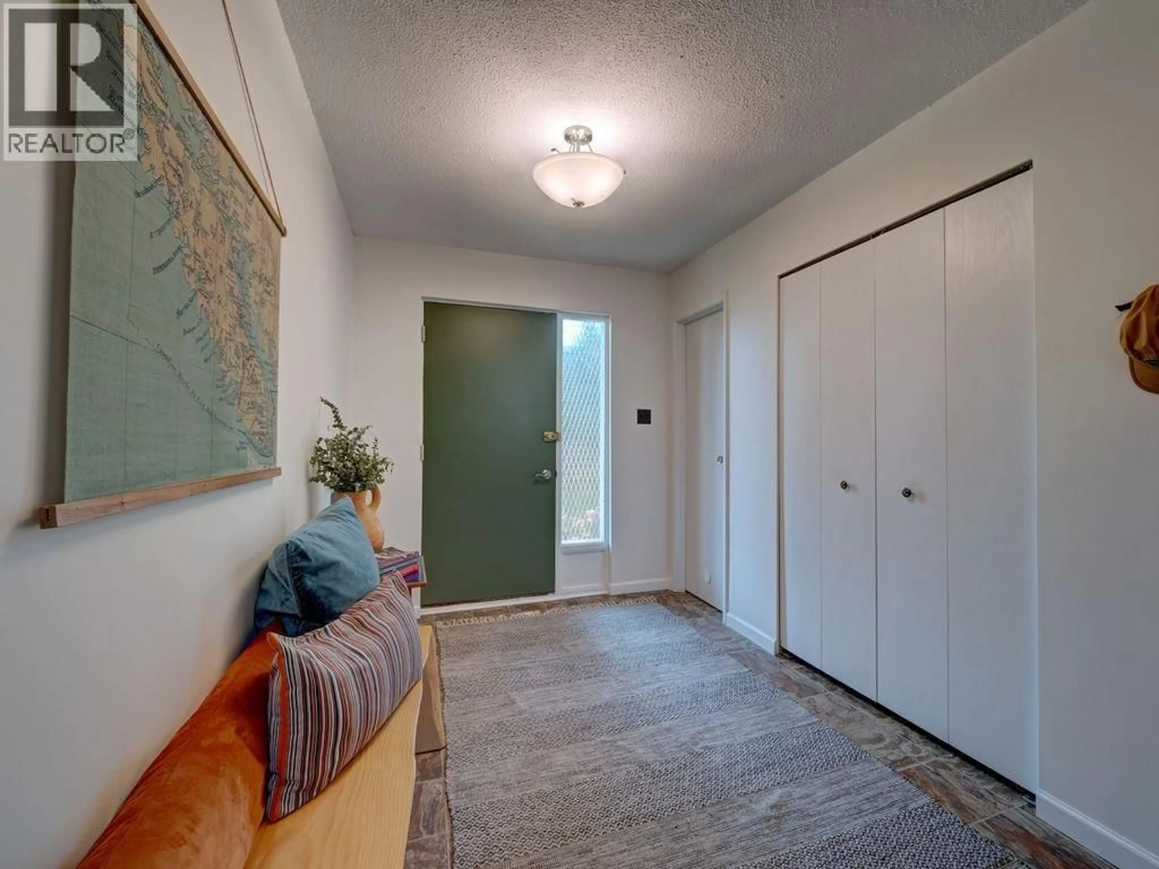 Indoor entryway for 1175 MARINE DRIVE, Gibsons British Columbia V0N1V1