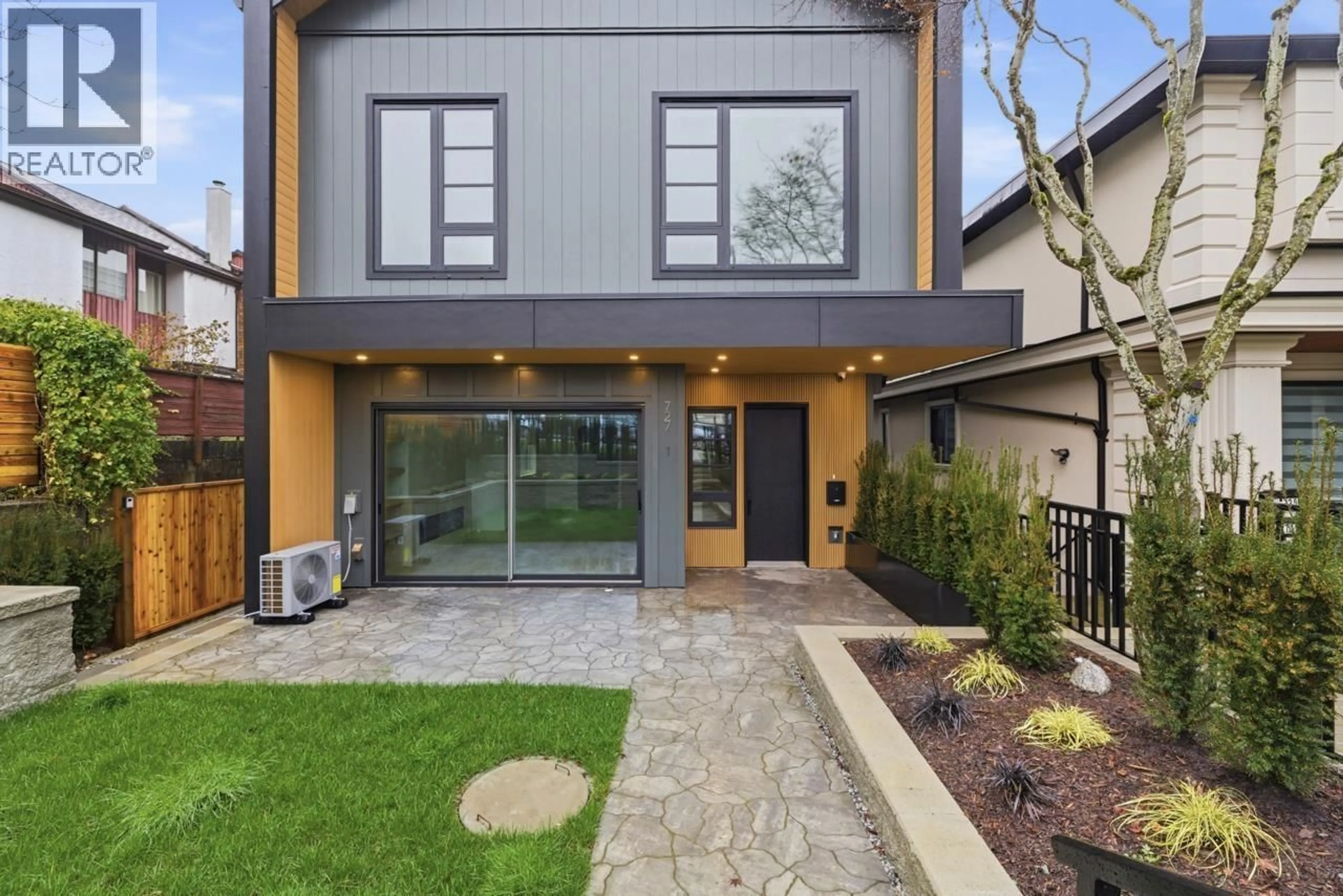 Unknown for 1 - 727 31ST AVENUE, Vancouver British Columbia V5V2W9