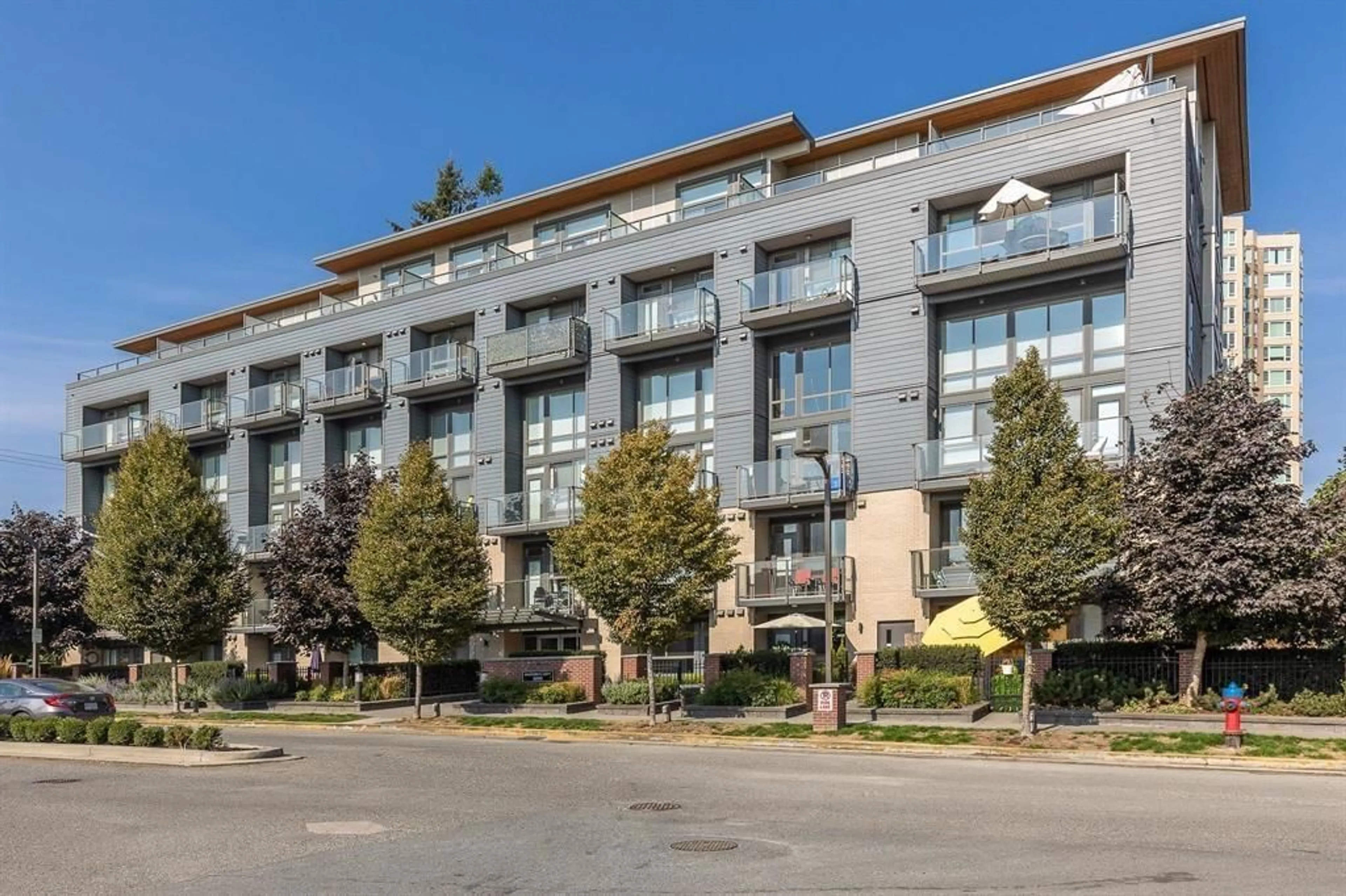 Patio, building for 301 - 3090 GLADWIN ROAD, Abbotsford British Columbia V2T0G2