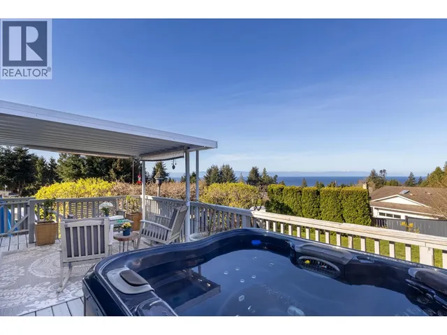 5007 LAUREL AVENUE, Sechelt 3