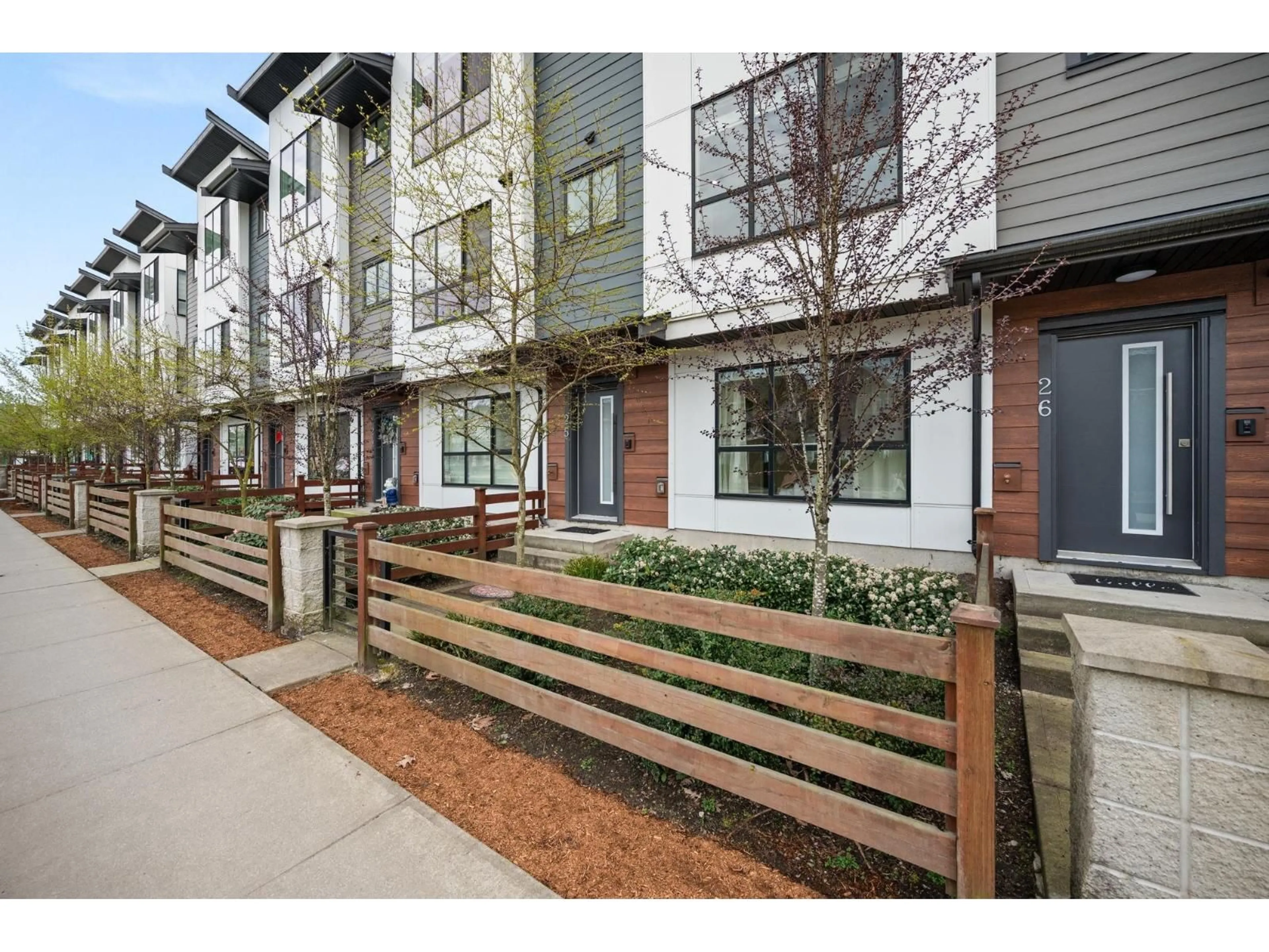 Patio, street for 25 - 7177 194A STREET, Surrey British Columbia V4N6V6