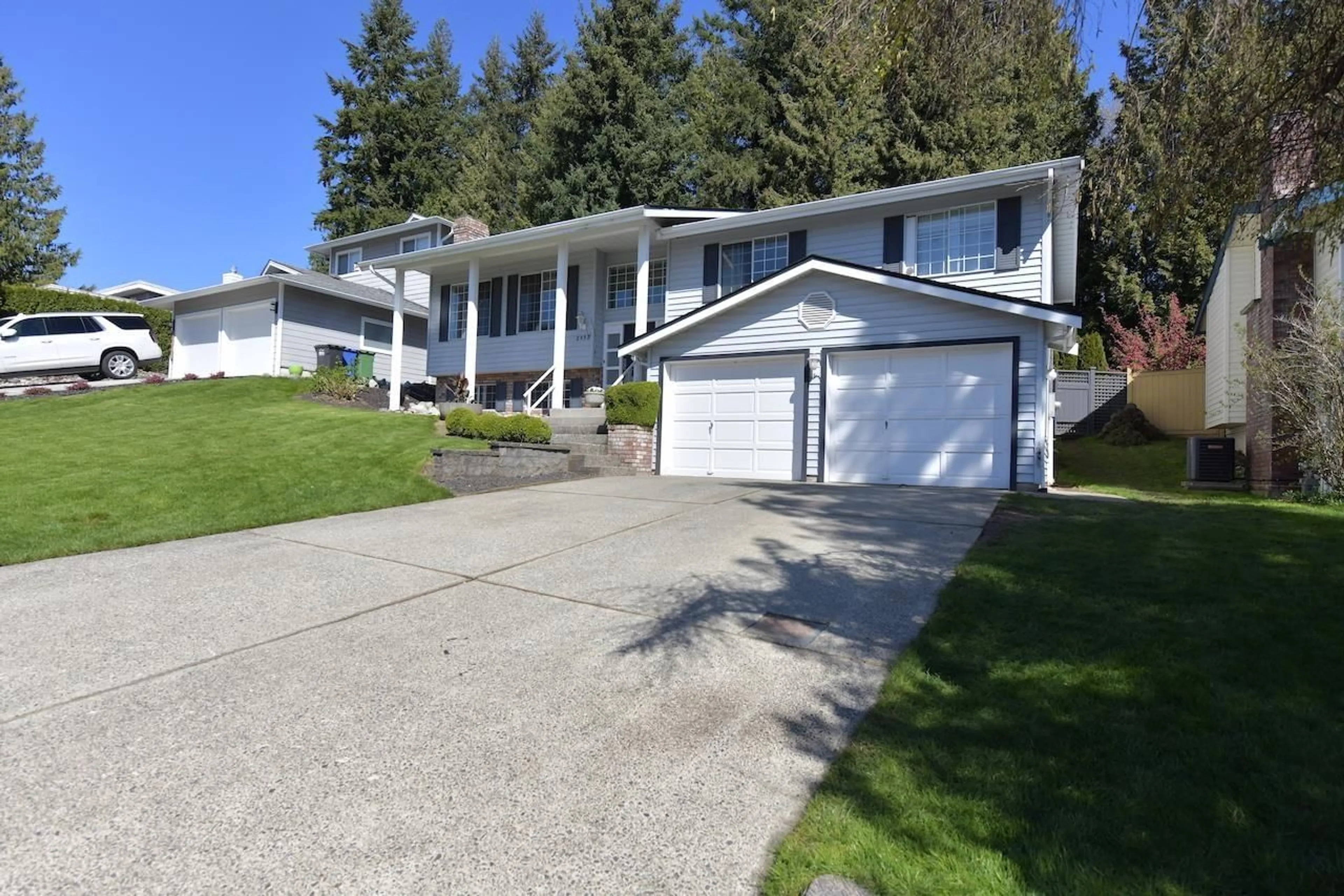 Home with vinyl exterior material, street for 2932 MCBRIDE STREET, Abbotsford British Columbia V3G1G9