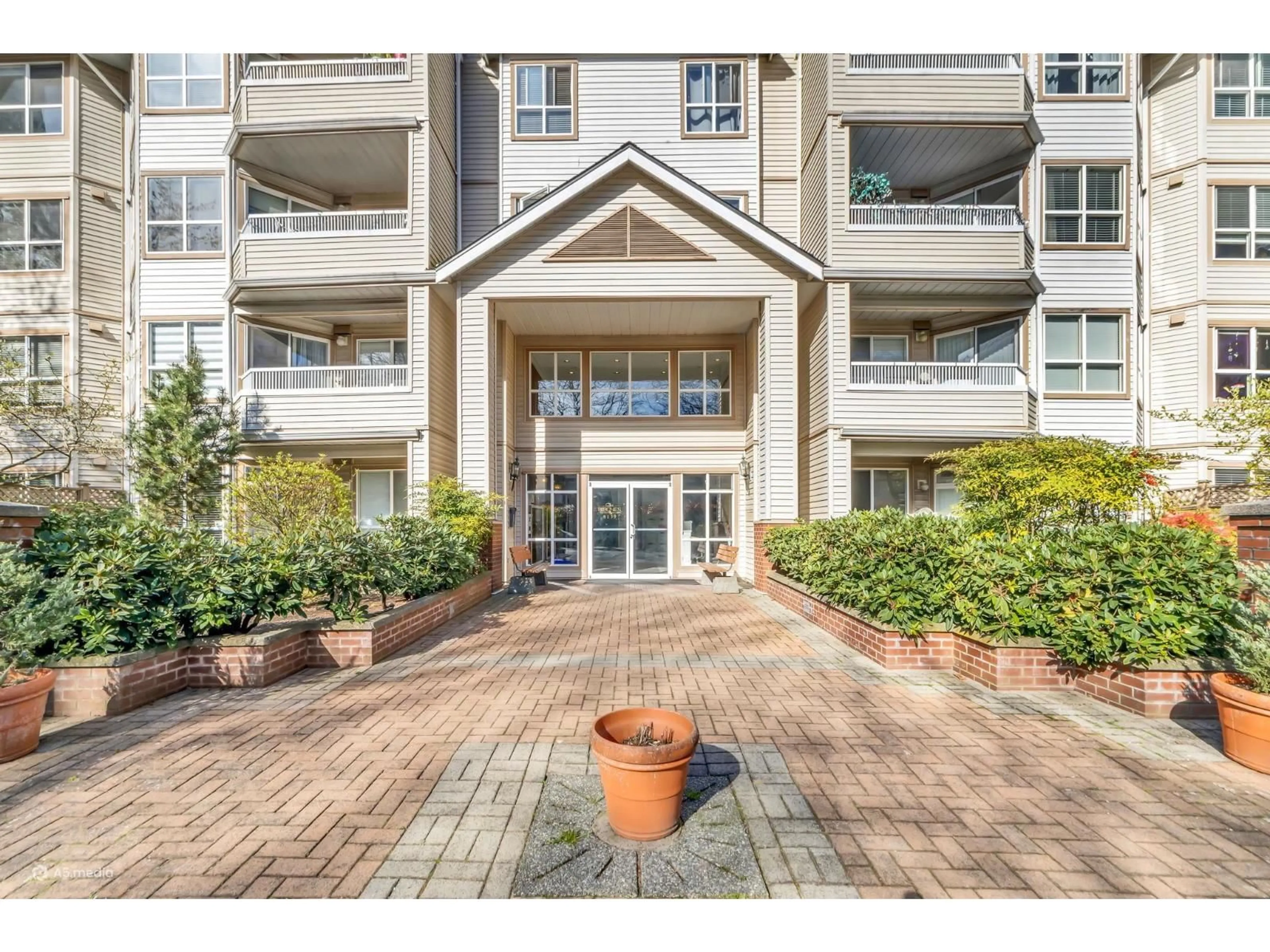 Unknown for 303 - 8139 121A STREET, Surrey British Columbia V3W0Z2