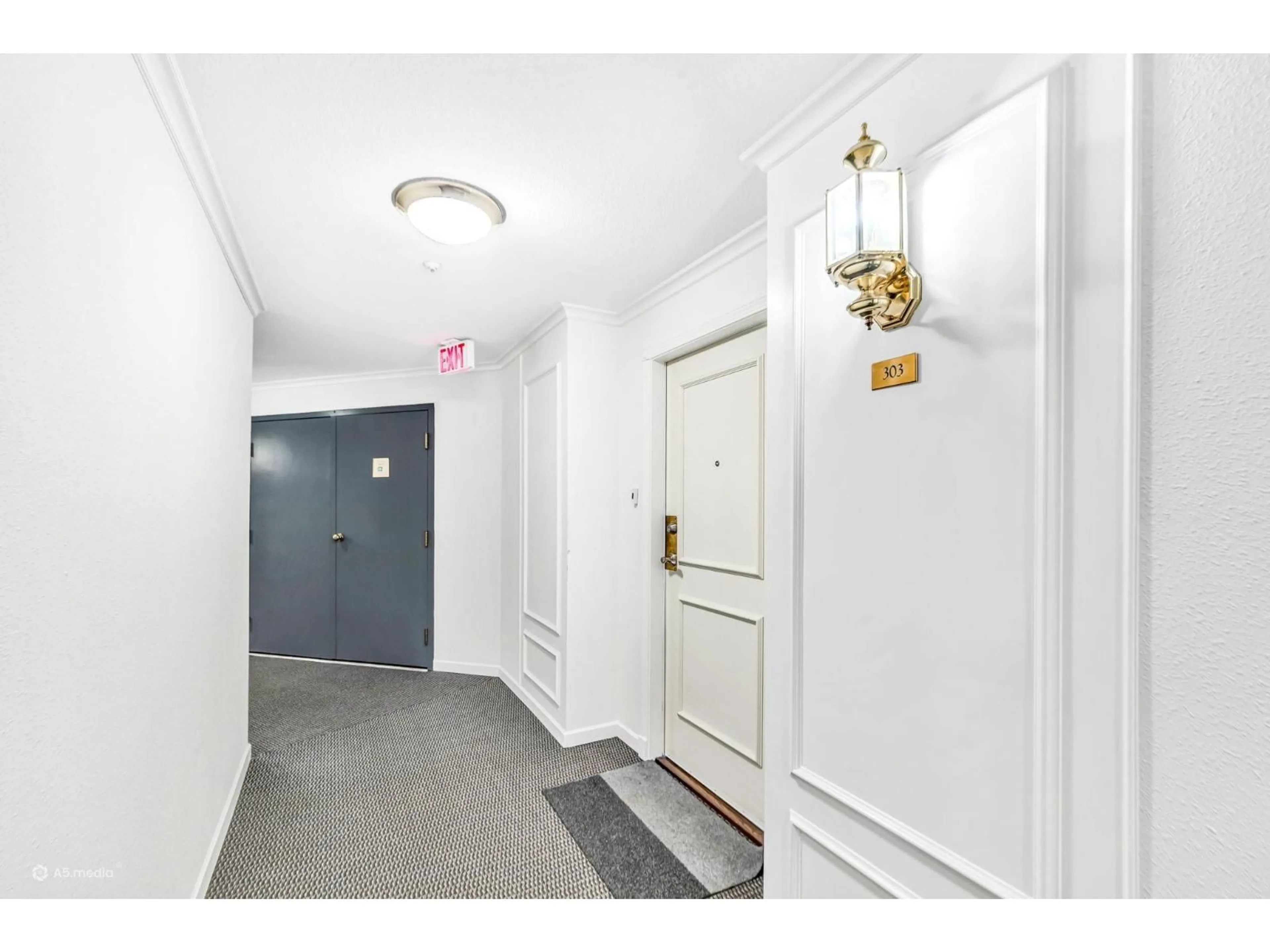 Indoor foyer for 303 - 8139 121A STREET, Surrey British Columbia V3W0Z2