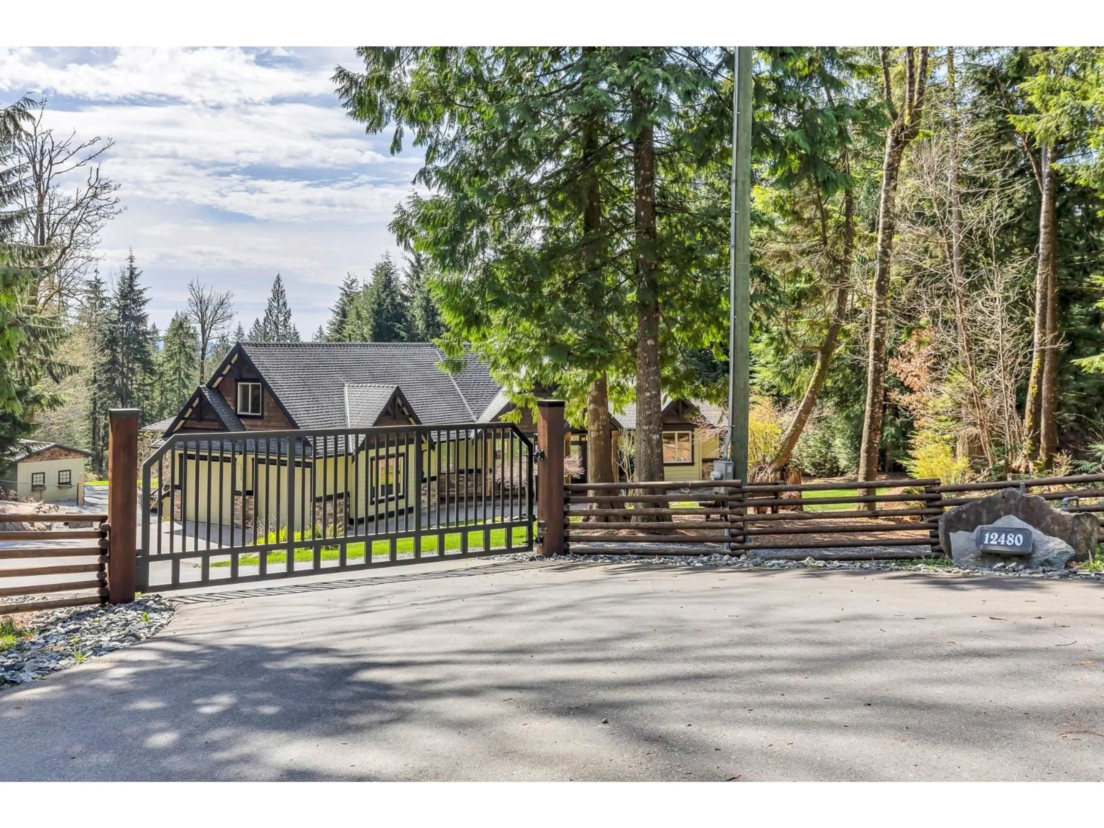 A pic from outside/outdoor area/front of a property/back of a property/a pic from drone, mountain view for 12480 CATHY CRESCENT, Mission British Columbia V4S1C8