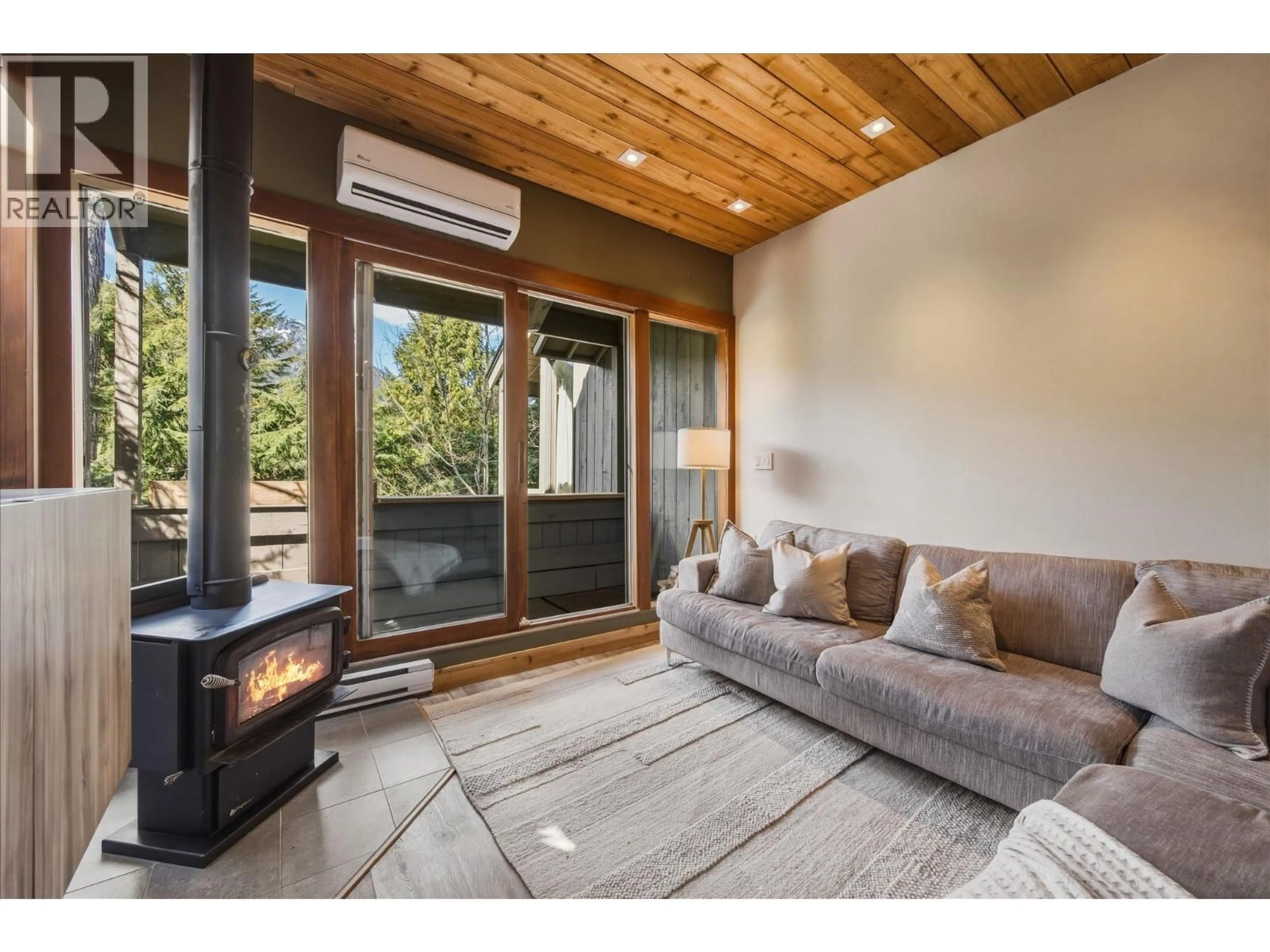 Living room with furniture, wood/laminate floor for 32 - 2301 WHISTLER ROAD, Whistler British Columbia V8E0A6