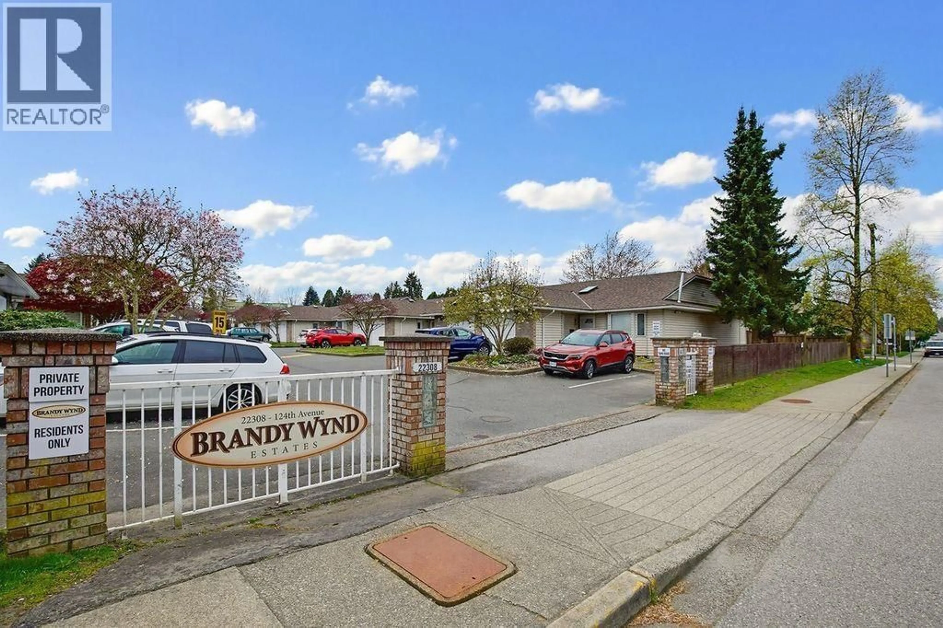 A pic from outside/outdoor area/front of a property/back of a property/a pic from drone, street for 15 - 22308 124 AVENUE, Maple Ridge British Columbia V2X0R6