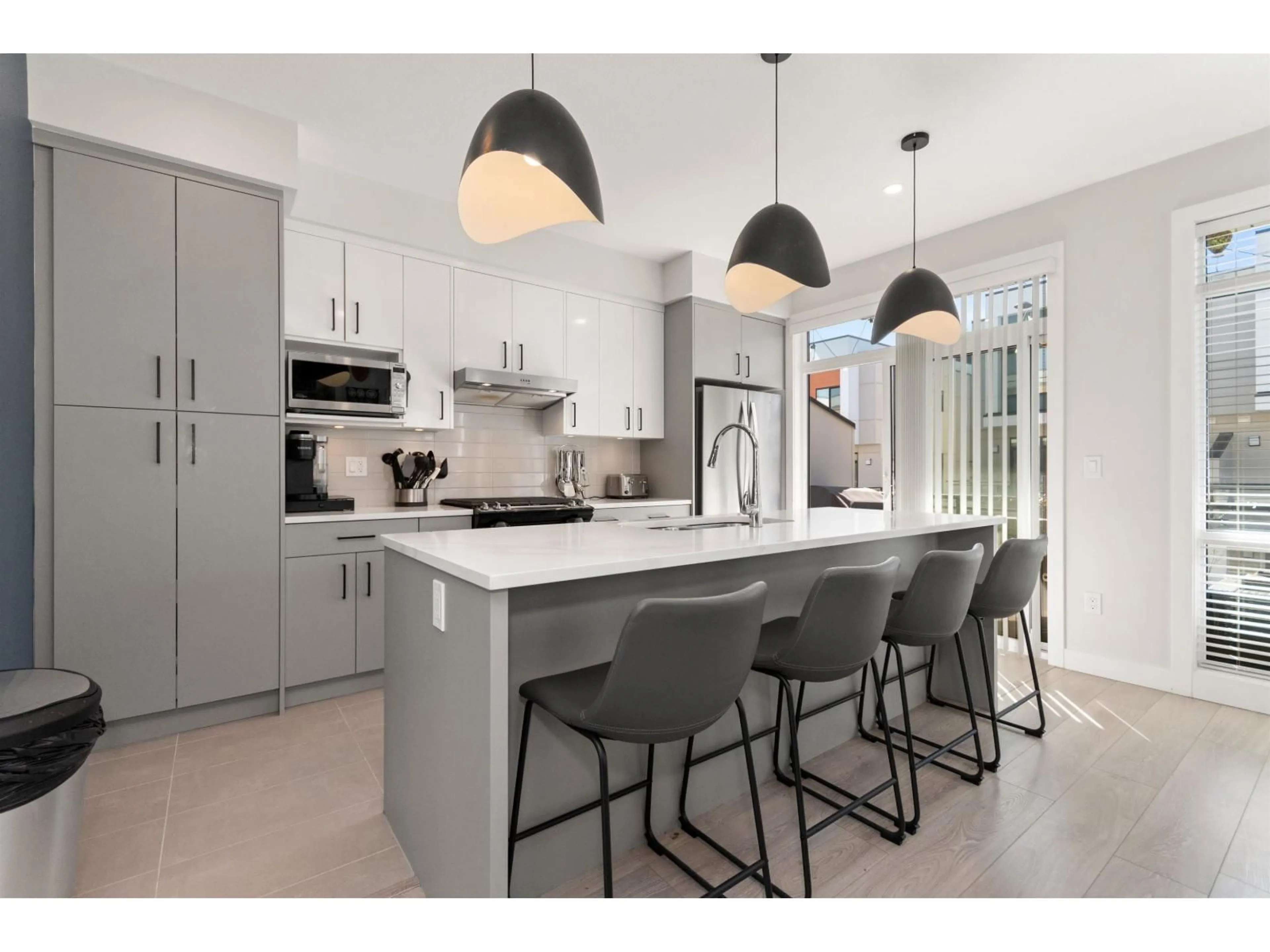 Open concept kitchen, ceramic/tile floor for 191 - 46150 THOMAS ROAD, Chilliwack British Columbia V2R6B3