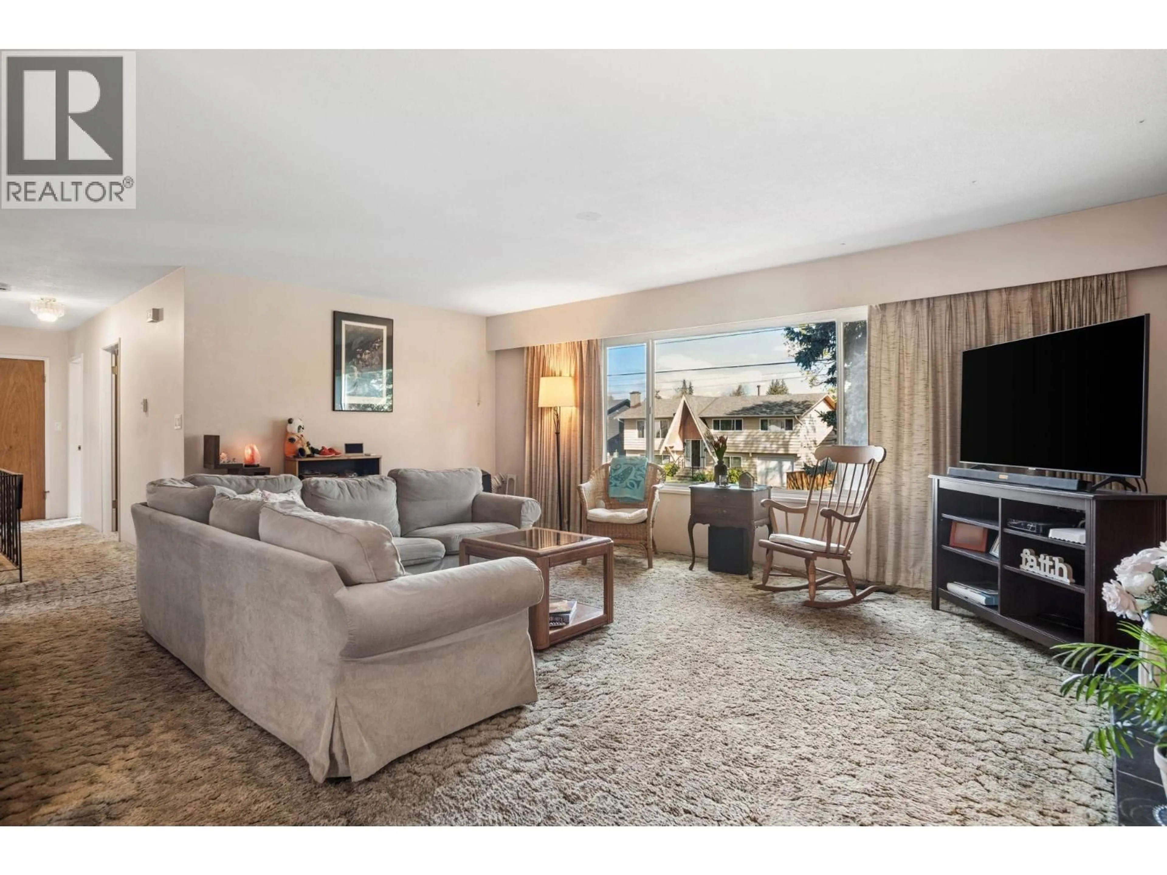 Living room with furniture, unknown for 5392 MAPLE CRESCENT, Delta British Columbia V4K1G2