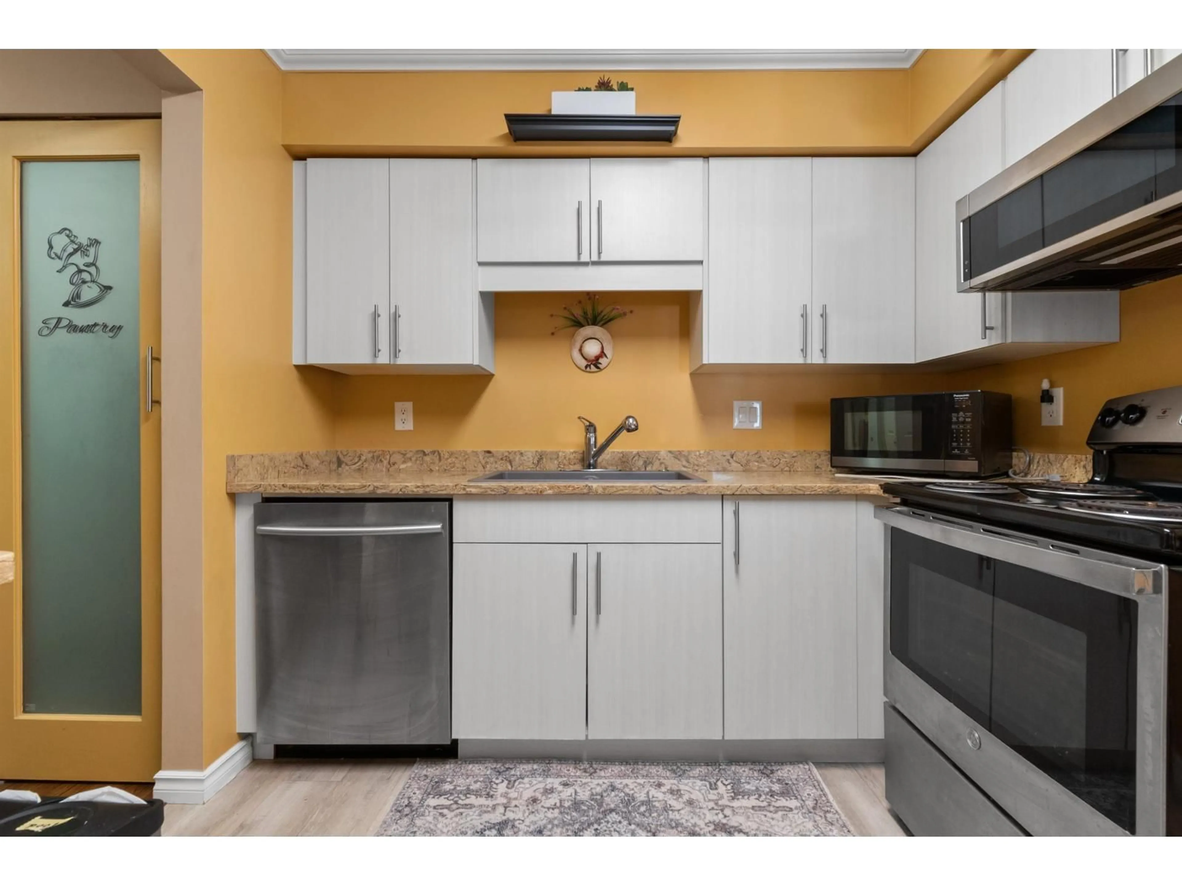 Standard kitchen, unknown for 109 - 8725 ELM DRIVE, Chilliwack British Columbia V2P4Y3