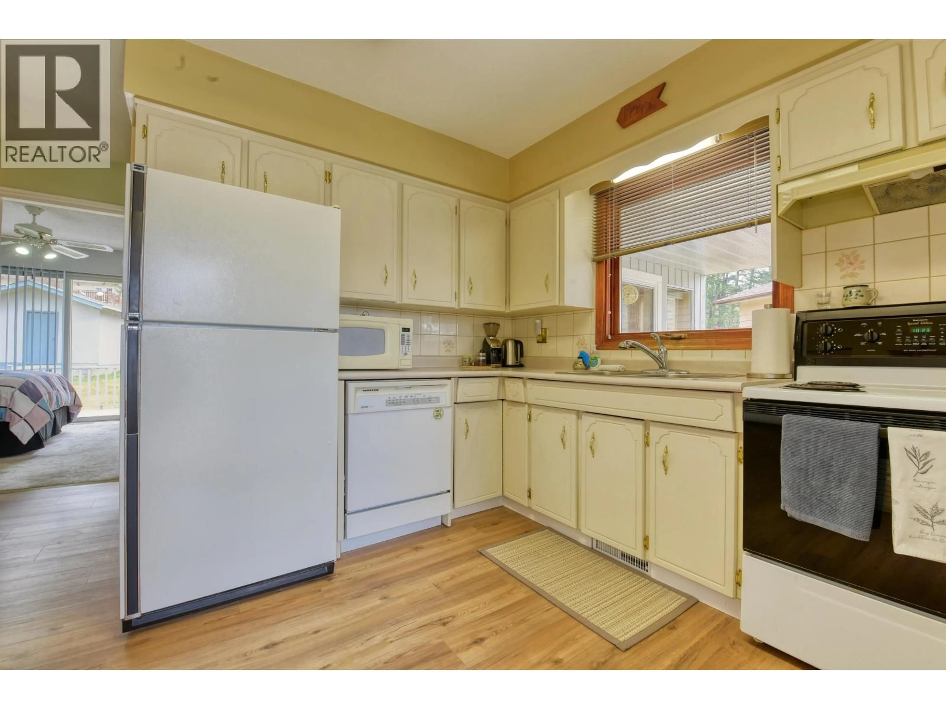 Standard kitchen, unknown for 1220 CLARKE AVENUE, Williams Lake British Columbia V2G2N5