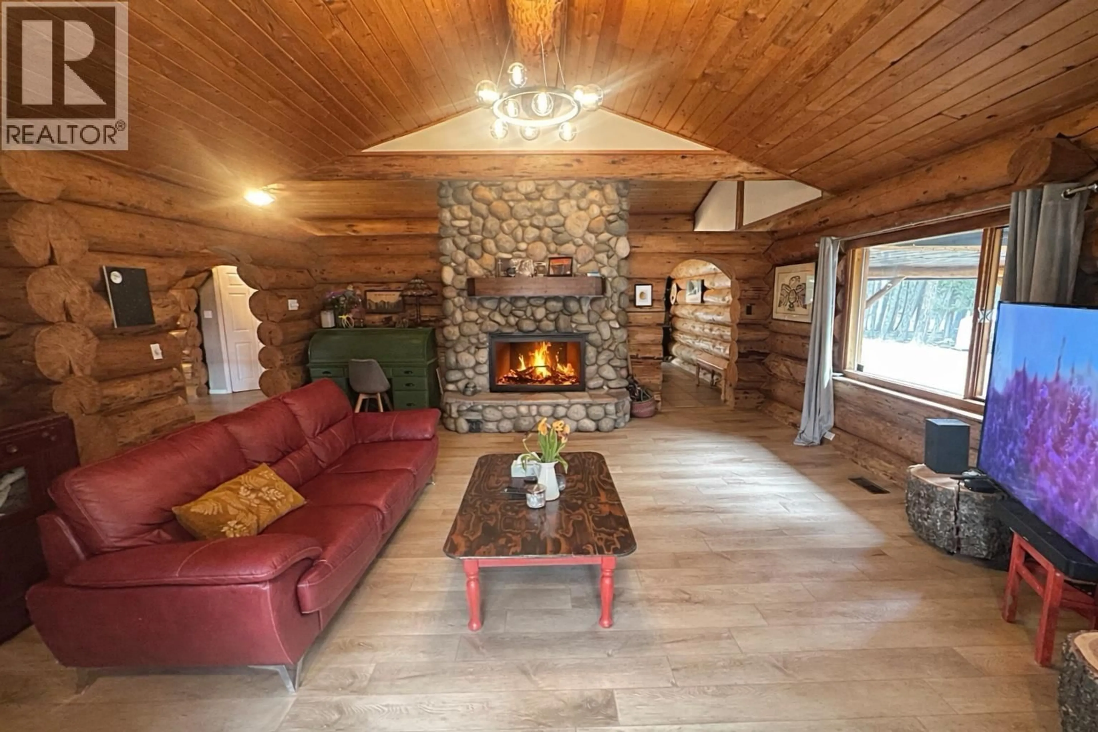 Living room with furniture, wood/laminate floor for 5007 CANIUM COURT, 108 Mile Ranch British Columbia V0K2Z0