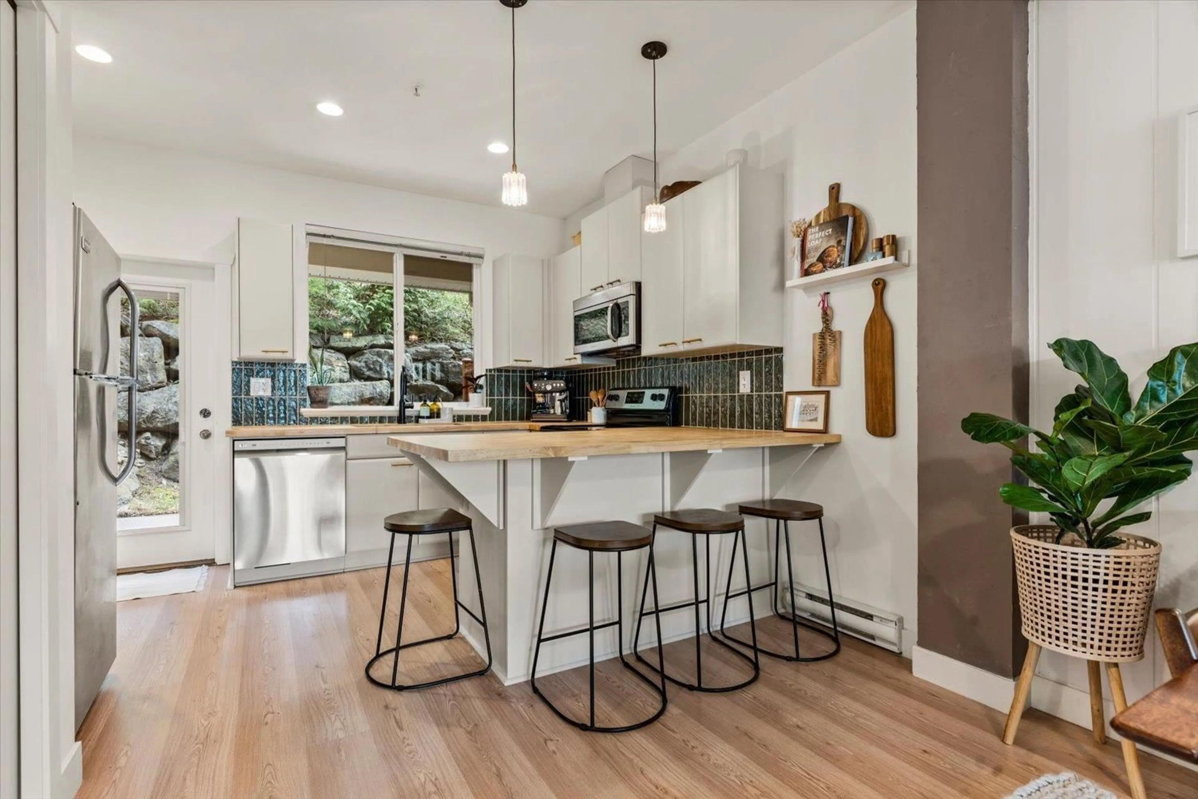 Open concept kitchen, unknown for 2 - 47315 SYLVAN DRIVE, Chilliwack British Columbia V2R0S7