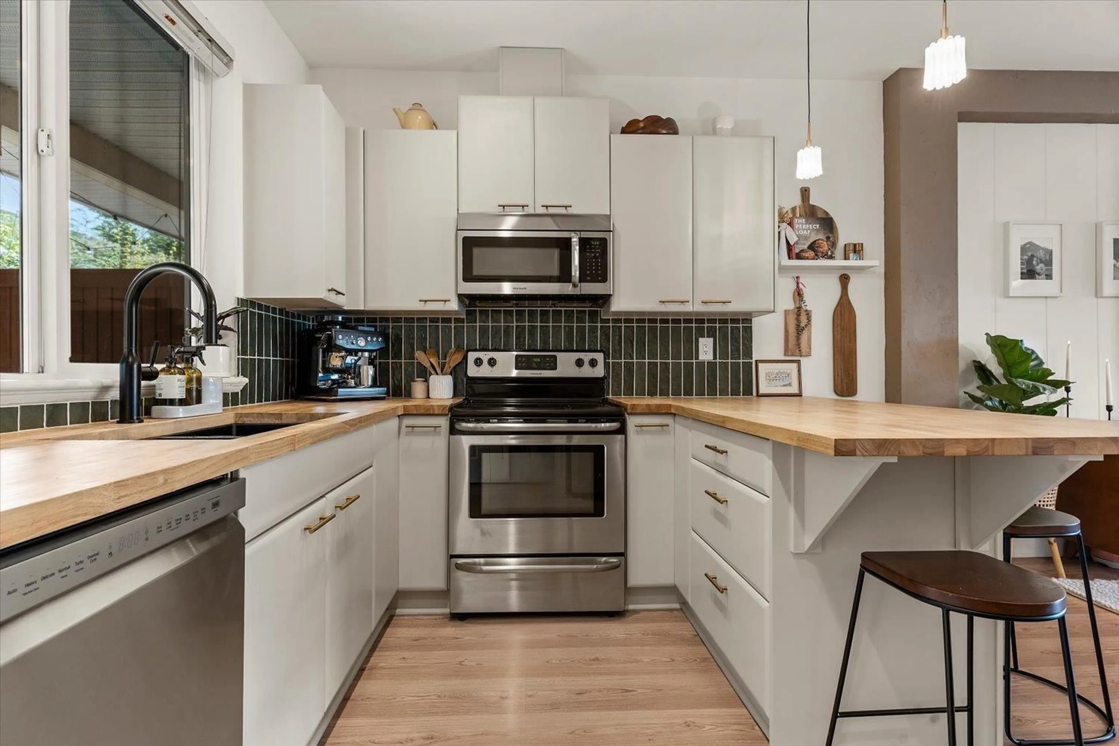 Contemporary kitchen, unknown for 2 - 47315 SYLVAN DRIVE, Chilliwack British Columbia V2R0S7