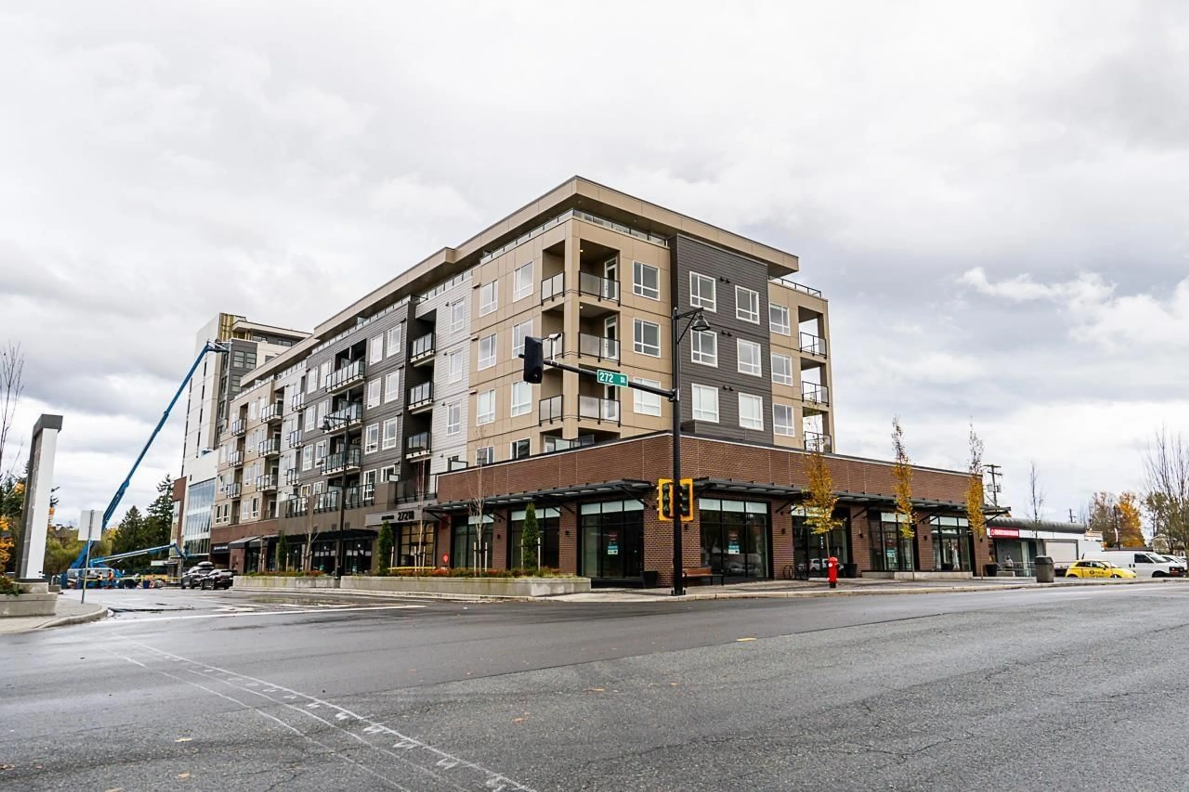 Patio, building for 516 - 27218 ALDERGROVE TOWN CENTER DRIVE, Langley British Columbia V4W0E4