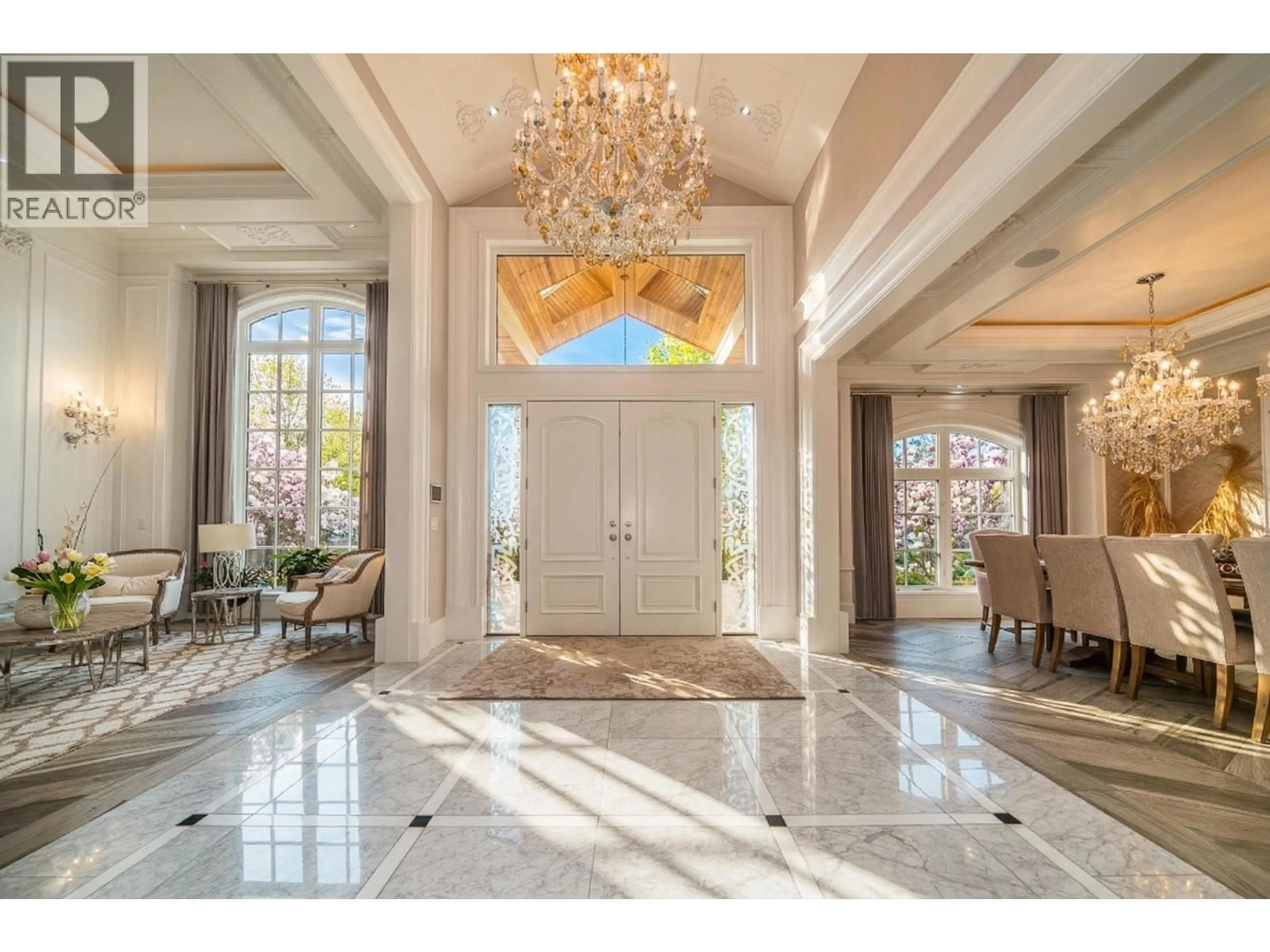 Indoor foyer for 5711 RIVERDALE DRIVE, Richmond British Columbia V7C2E4