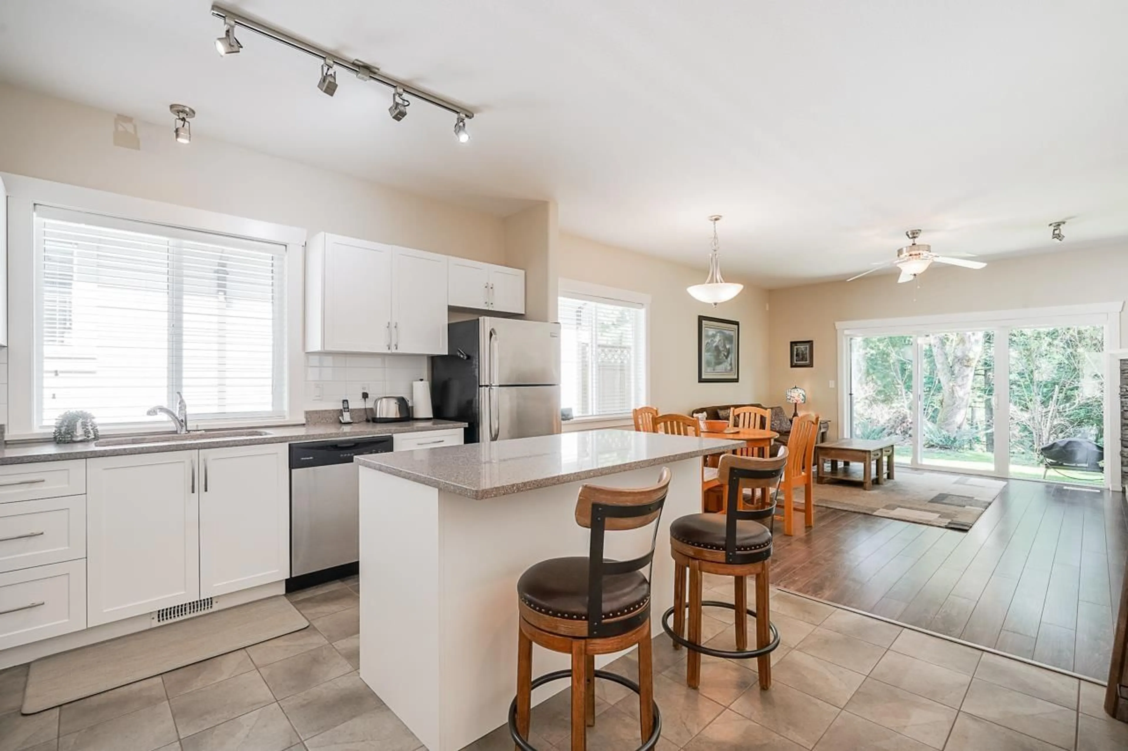 Open concept kitchen, ceramic/tile floor for 4 - 11540 GLACIER DRIVE, Mission British Columbia V4S1C9