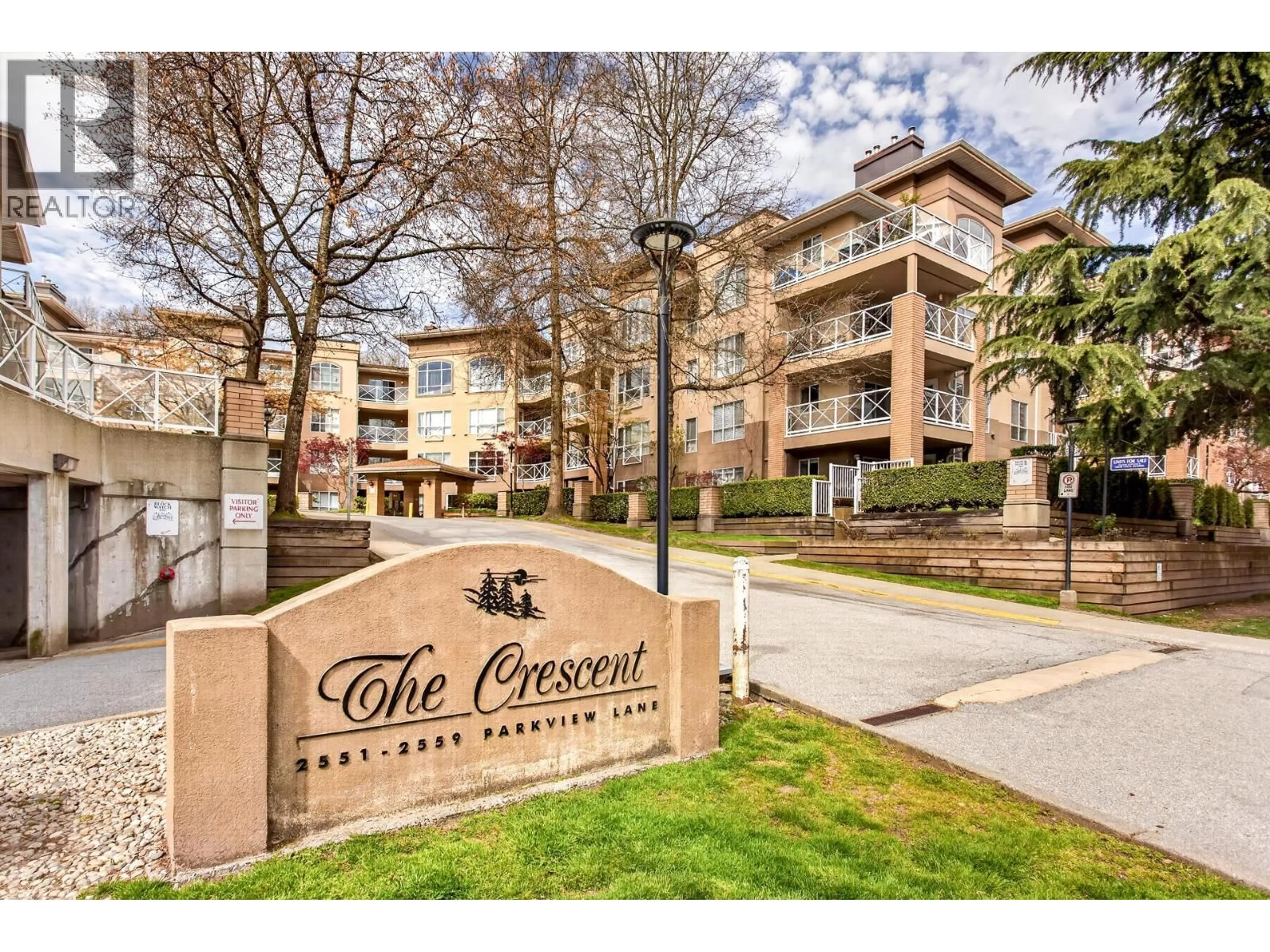 Indoor foyer for 313 - 2551 PARKVIEW LANE, Port Coquitlam British Columbia V3C6J8