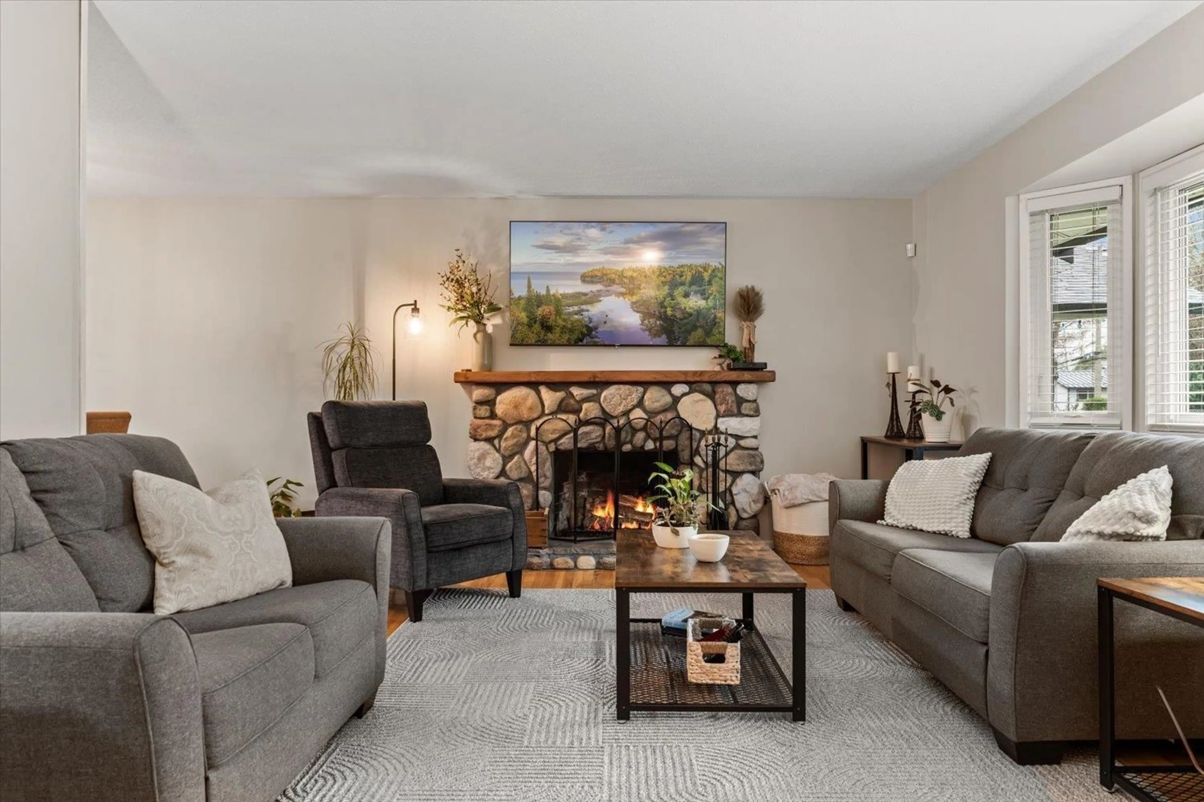 Living room with furniture, unknown for 3712 OLD CLAYBURN ROAD, Abbotsford British Columbia V3G1H6