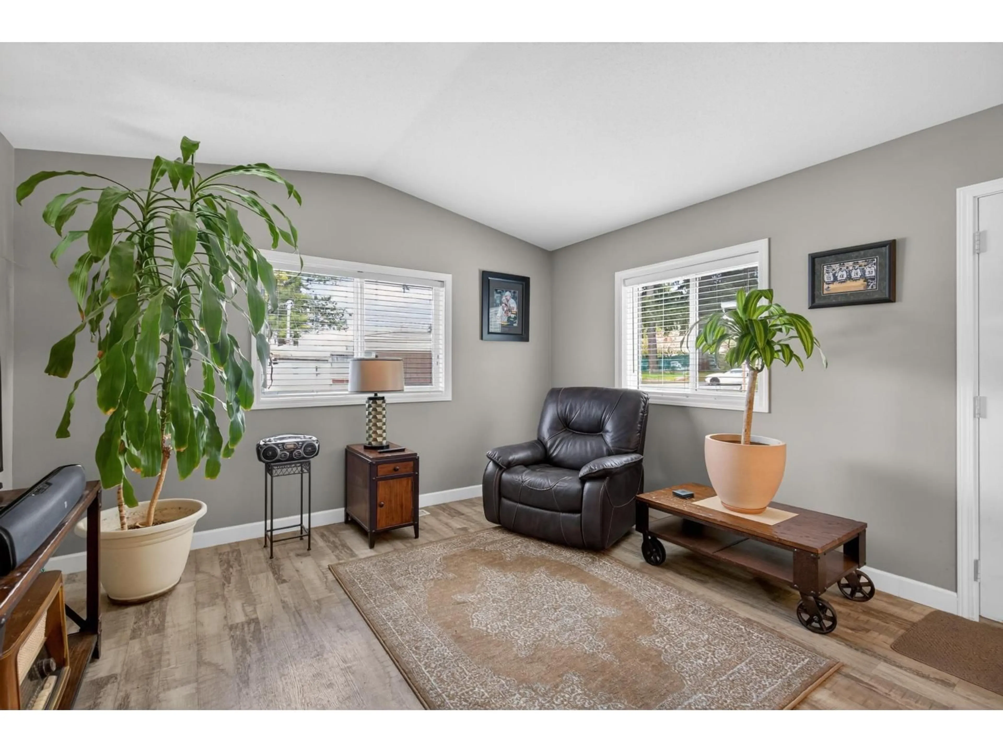 Living room with furniture, unknown for 17 - 24330 FRASER HIGHWAY, Langley British Columbia V2Z1N2