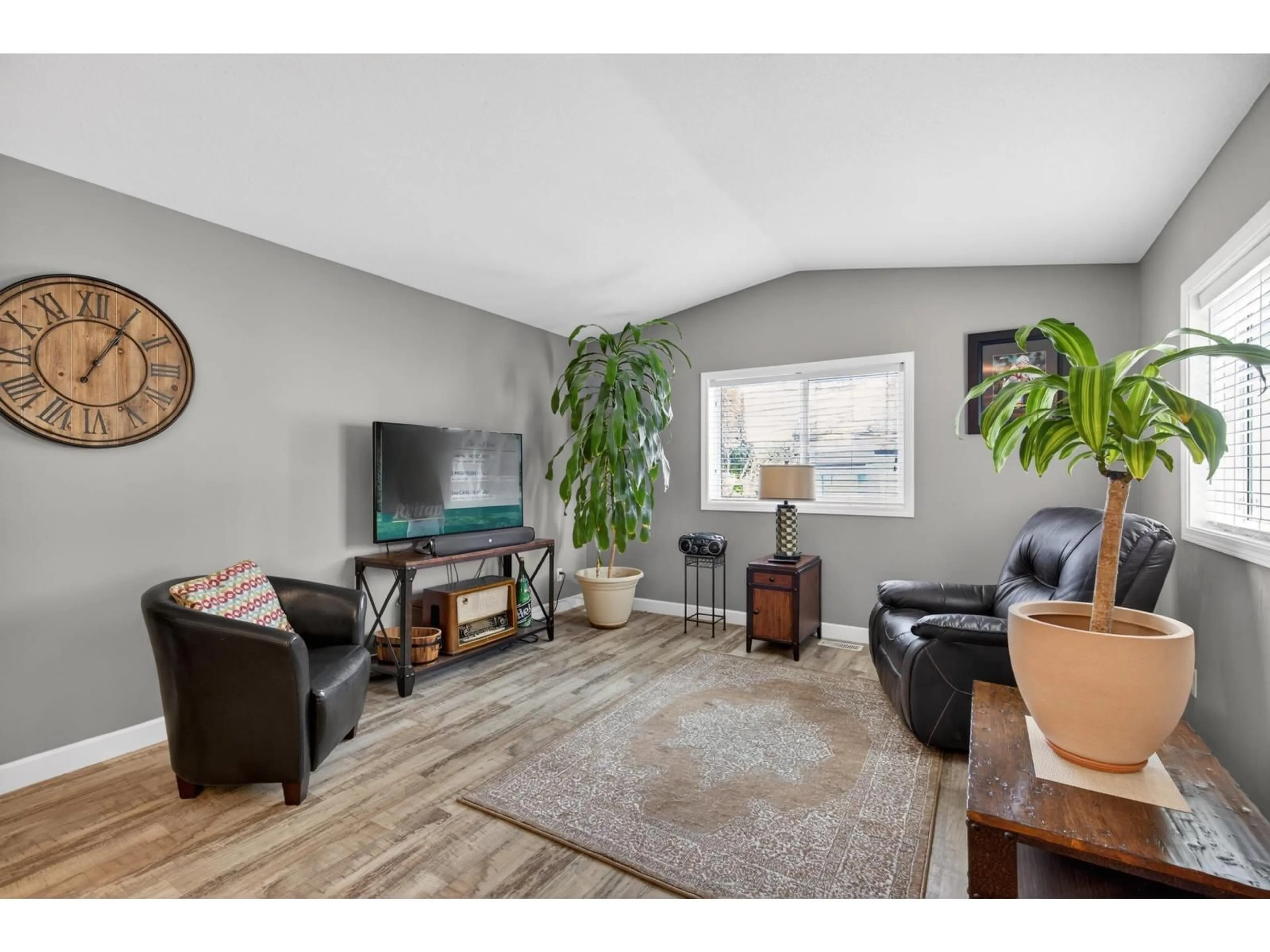 Living room with furniture, unknown for 17 - 24330 FRASER HIGHWAY, Langley British Columbia V2Z1N2