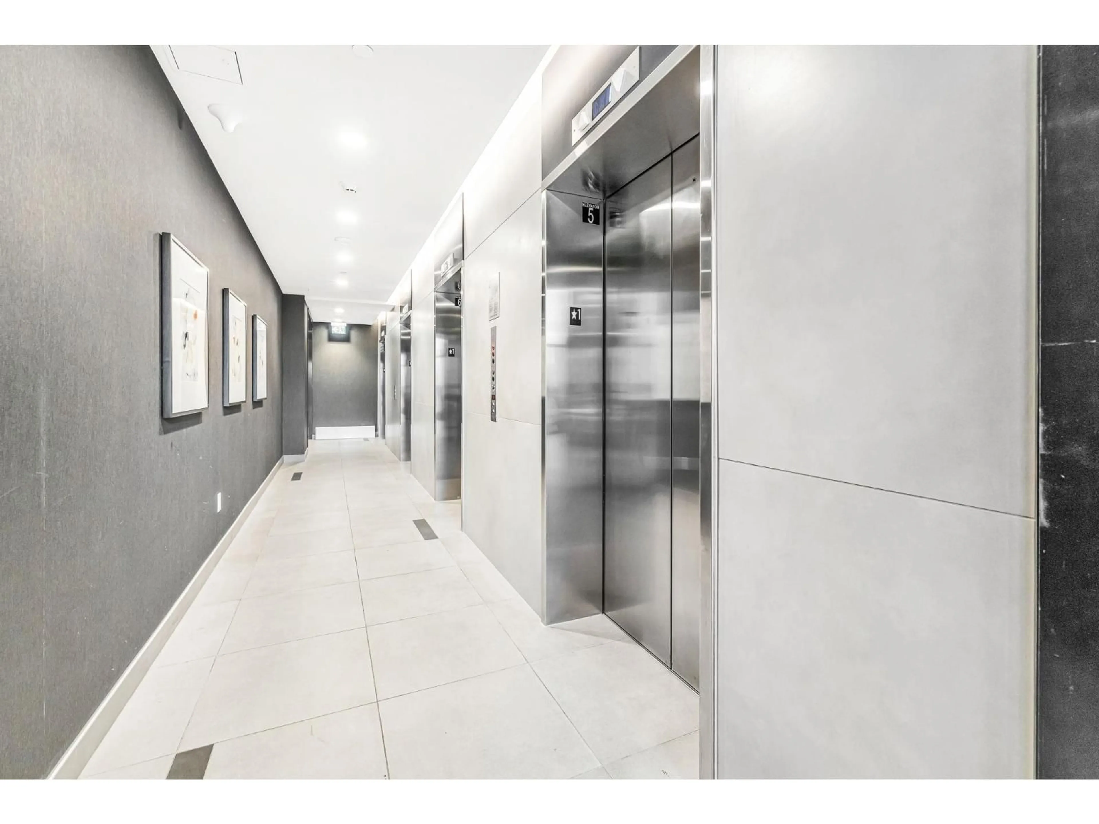 Indoor foyer for 902 - 10448 UNIVERSITY DRIVE, Surrey British Columbia V3T0S7