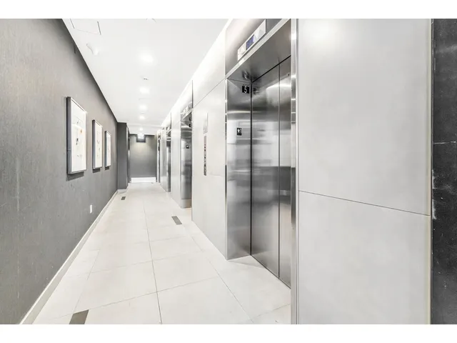 902 - 10448 UNIVERSITY DRIVE, Surrey 5