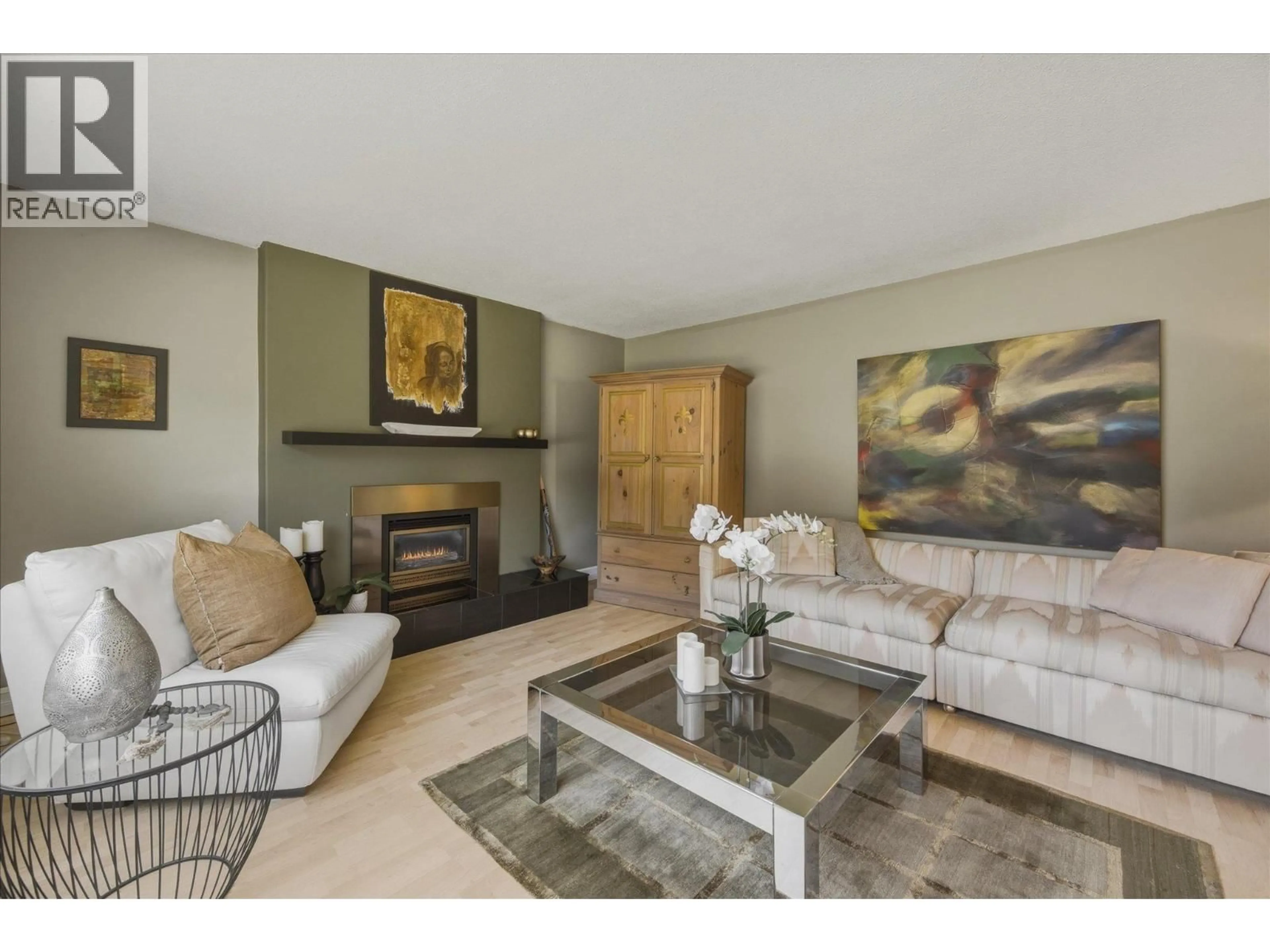 Living room with furniture, unknown for 40463 BRAEMAR DRIVE, Squamish British Columbia V8B0P3