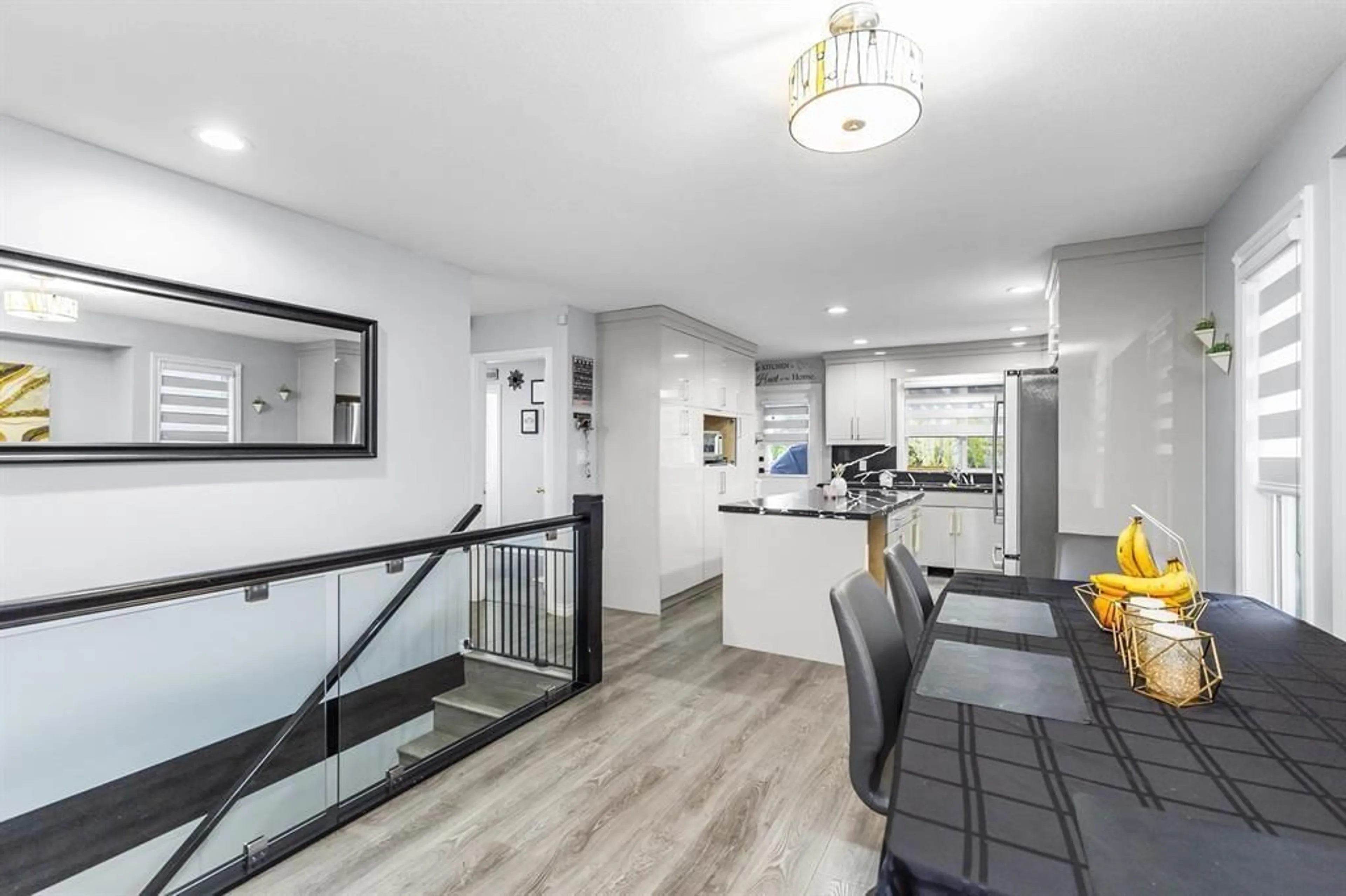 Open concept kitchen, unknown for 34795 1 AVENUE, Abbotsford British Columbia V2S8C2