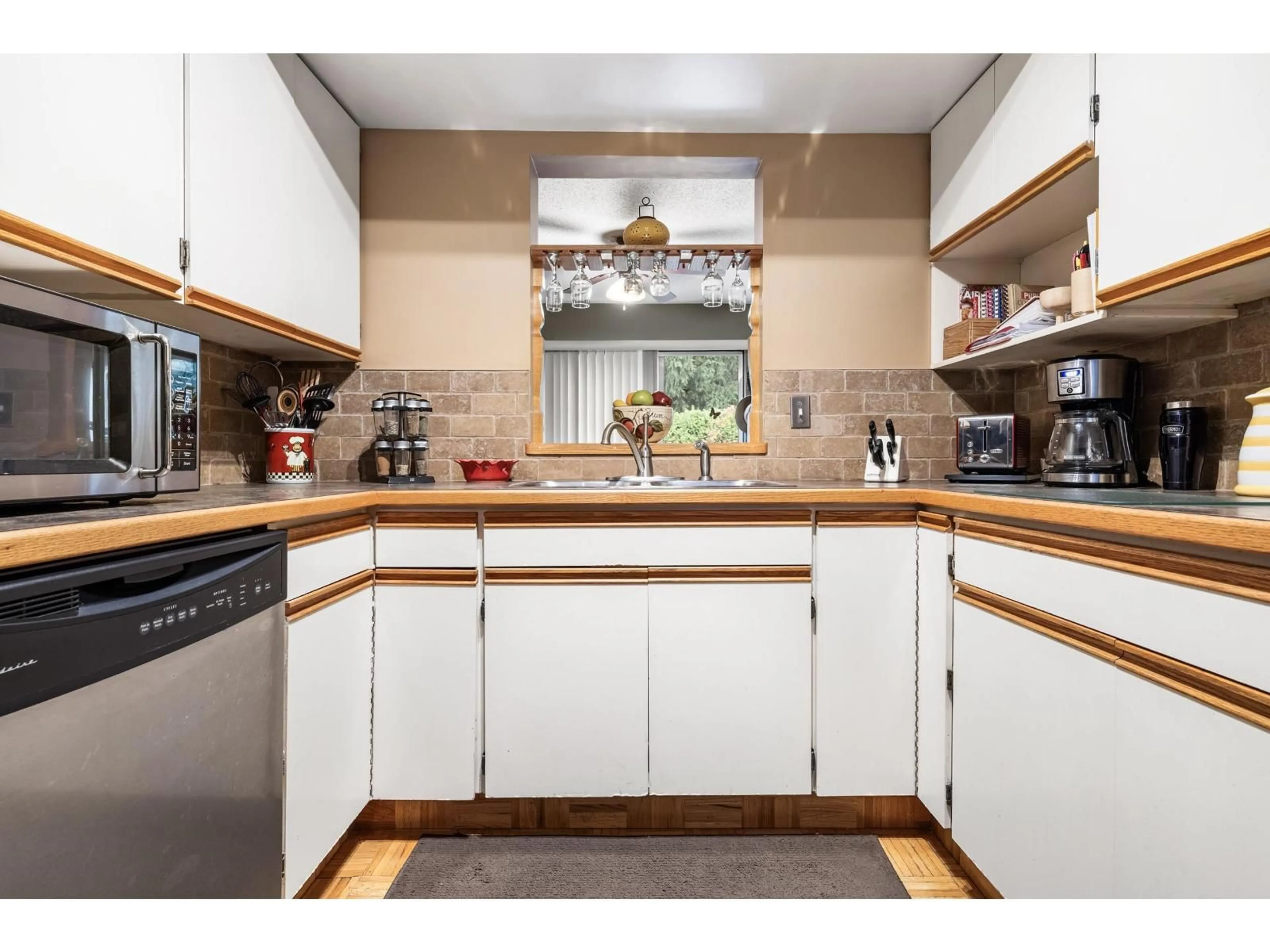 Standard kitchen, unknown for 139 - 13880 74 AVENUE, Surrey British Columbia V3W7E6