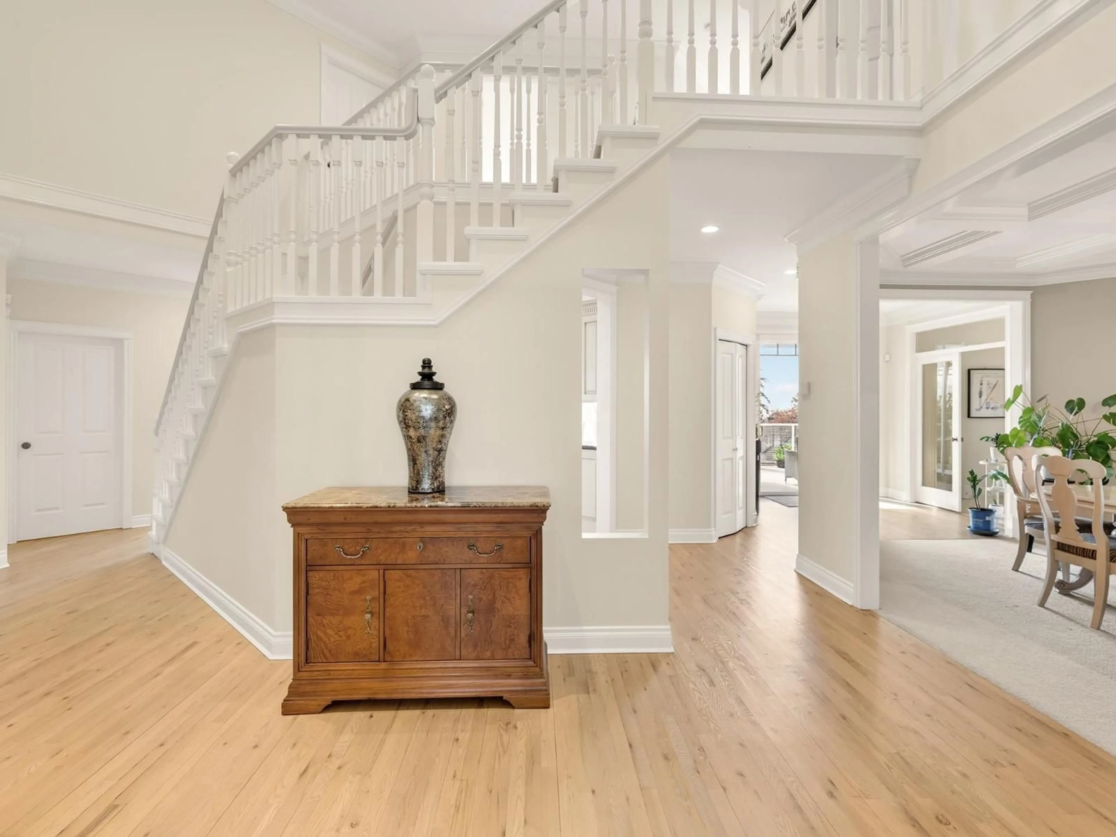 Indoor foyer for 13518 MARINE DRIVE, Surrey British Columbia V4A1G2