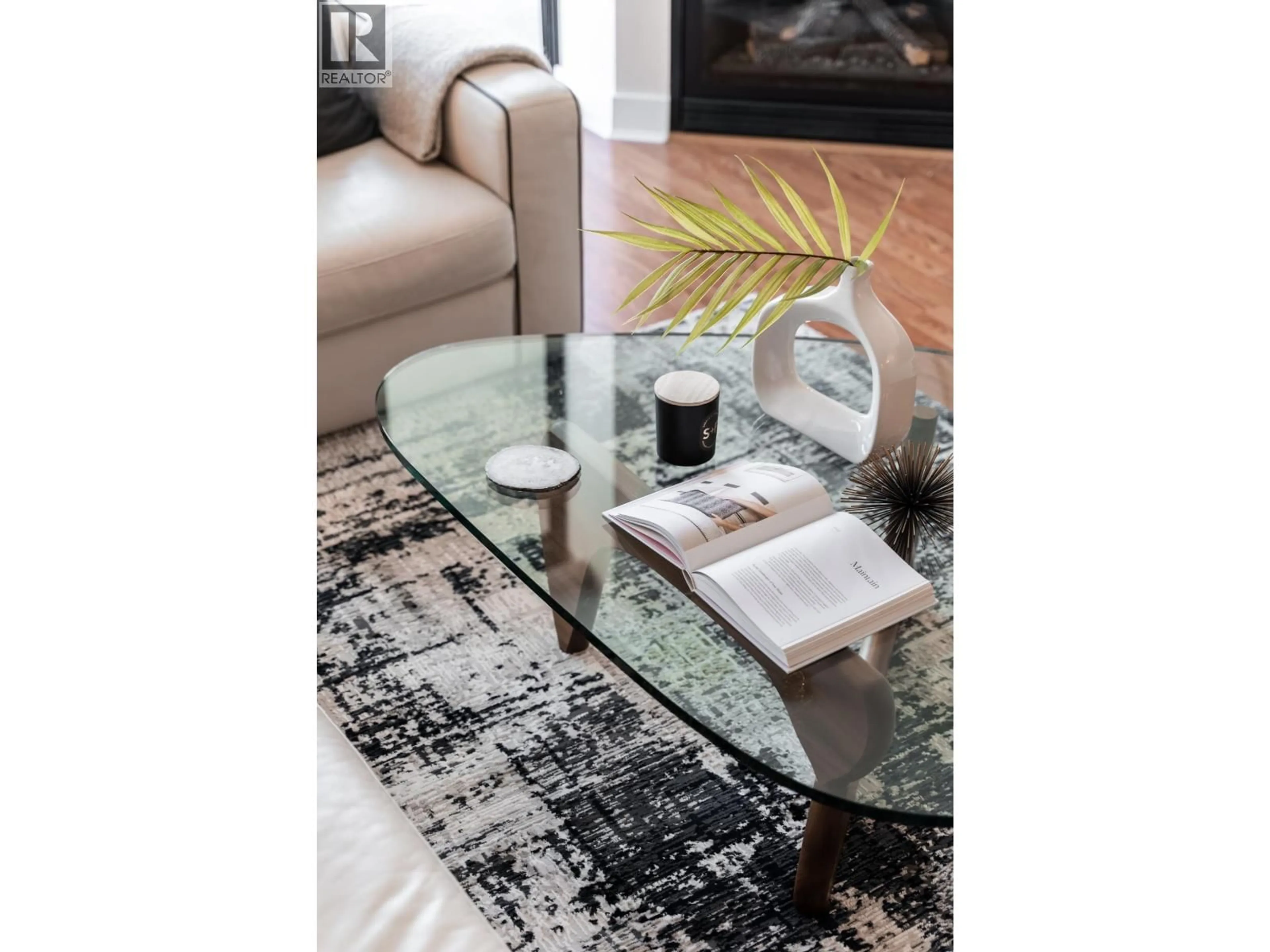 Living room with furniture, unknown for 1104 - 175 1ST STREET, North Vancouver British Columbia V7M3N9